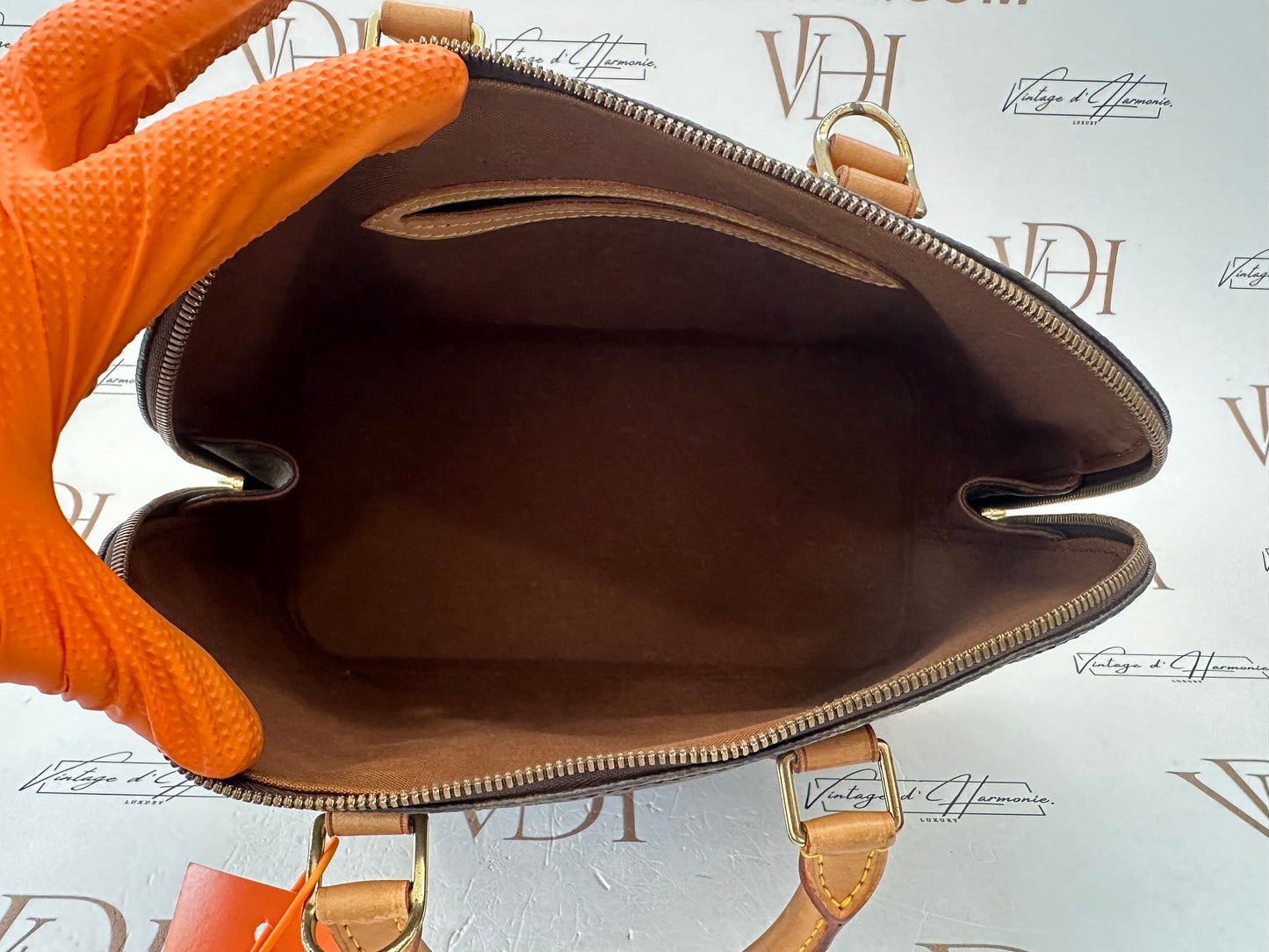 016904 - Louis Vuitton Alma