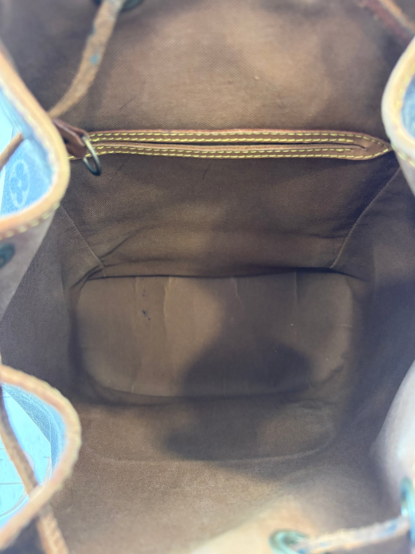 018612 - Louis Vuitton Montsouris MM