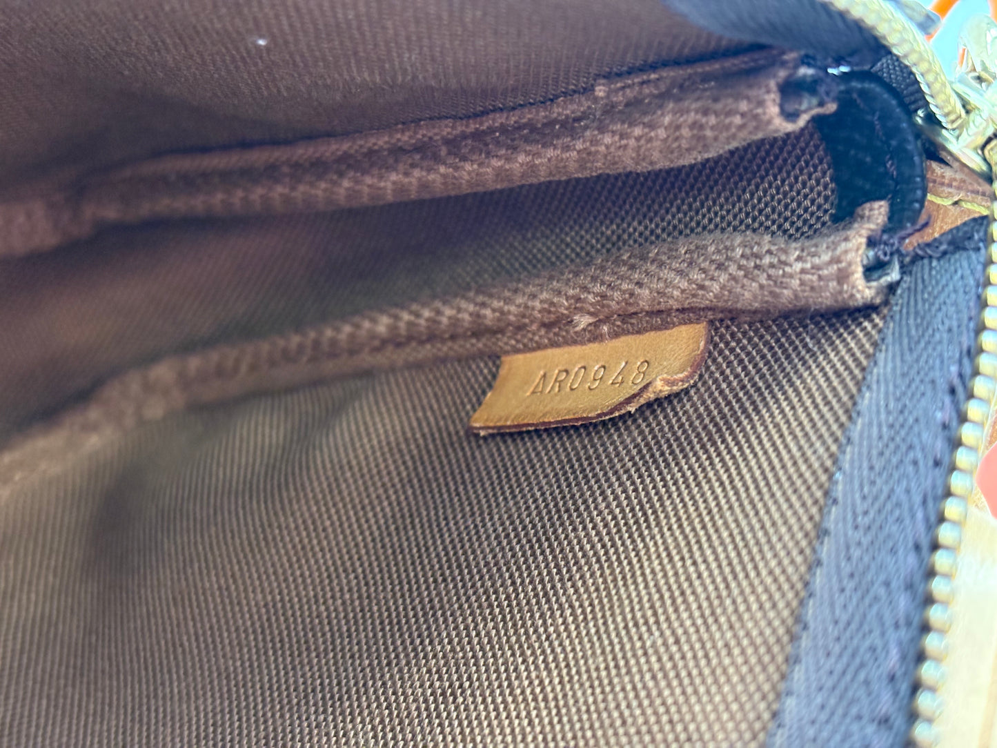 018355 - Louis Vuitton Pochette Accessoires