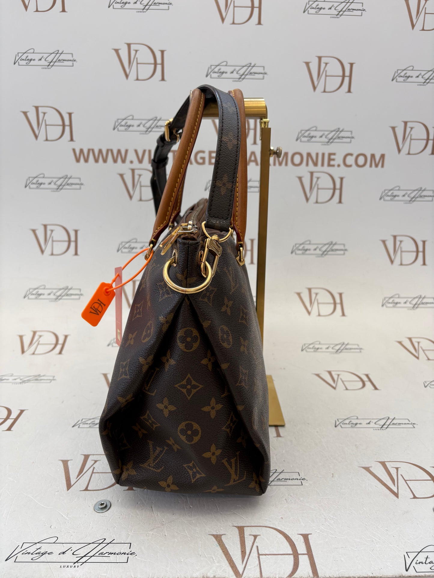 384162 - LV pallas