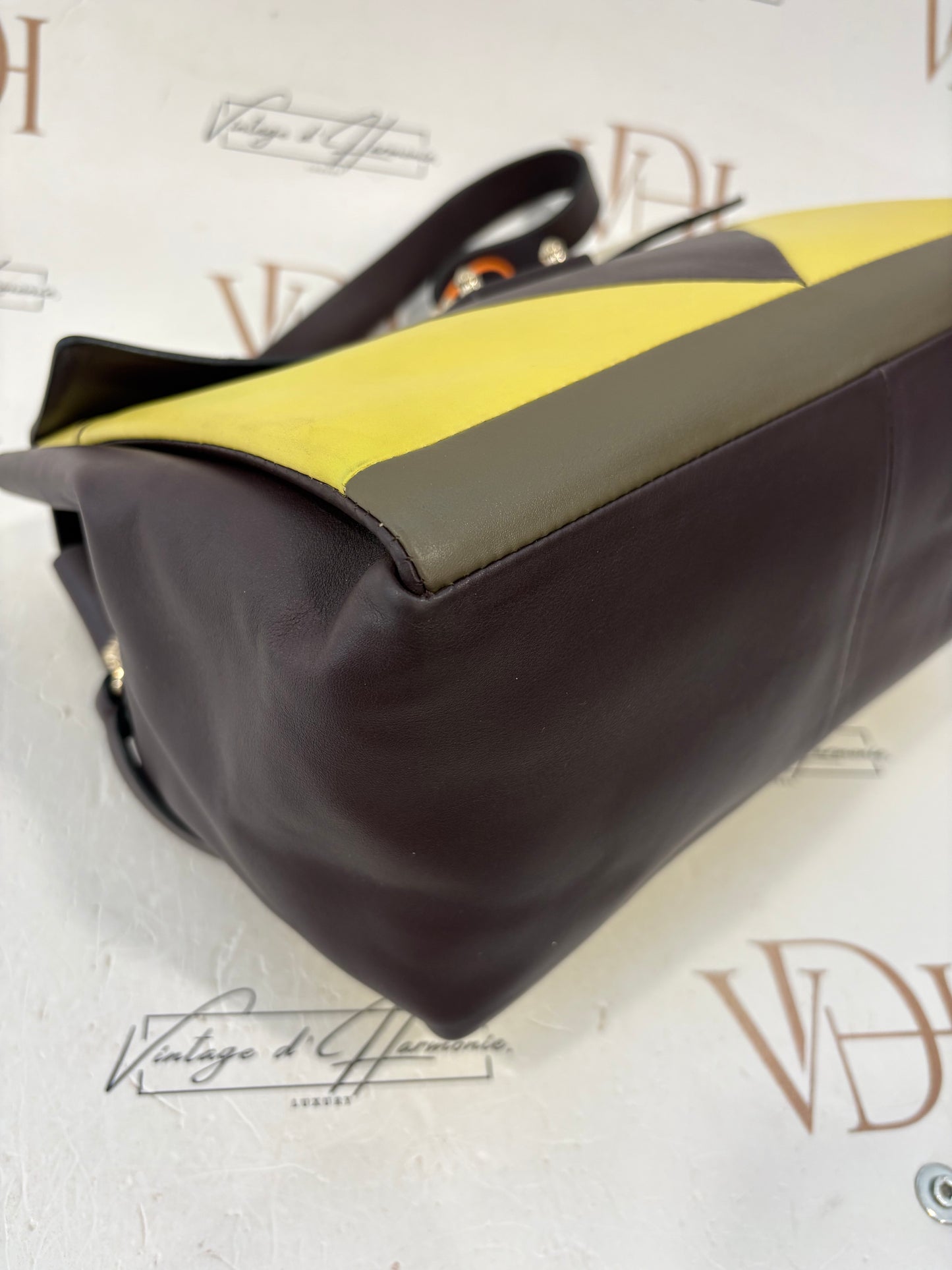 384237 - Valentino Mime