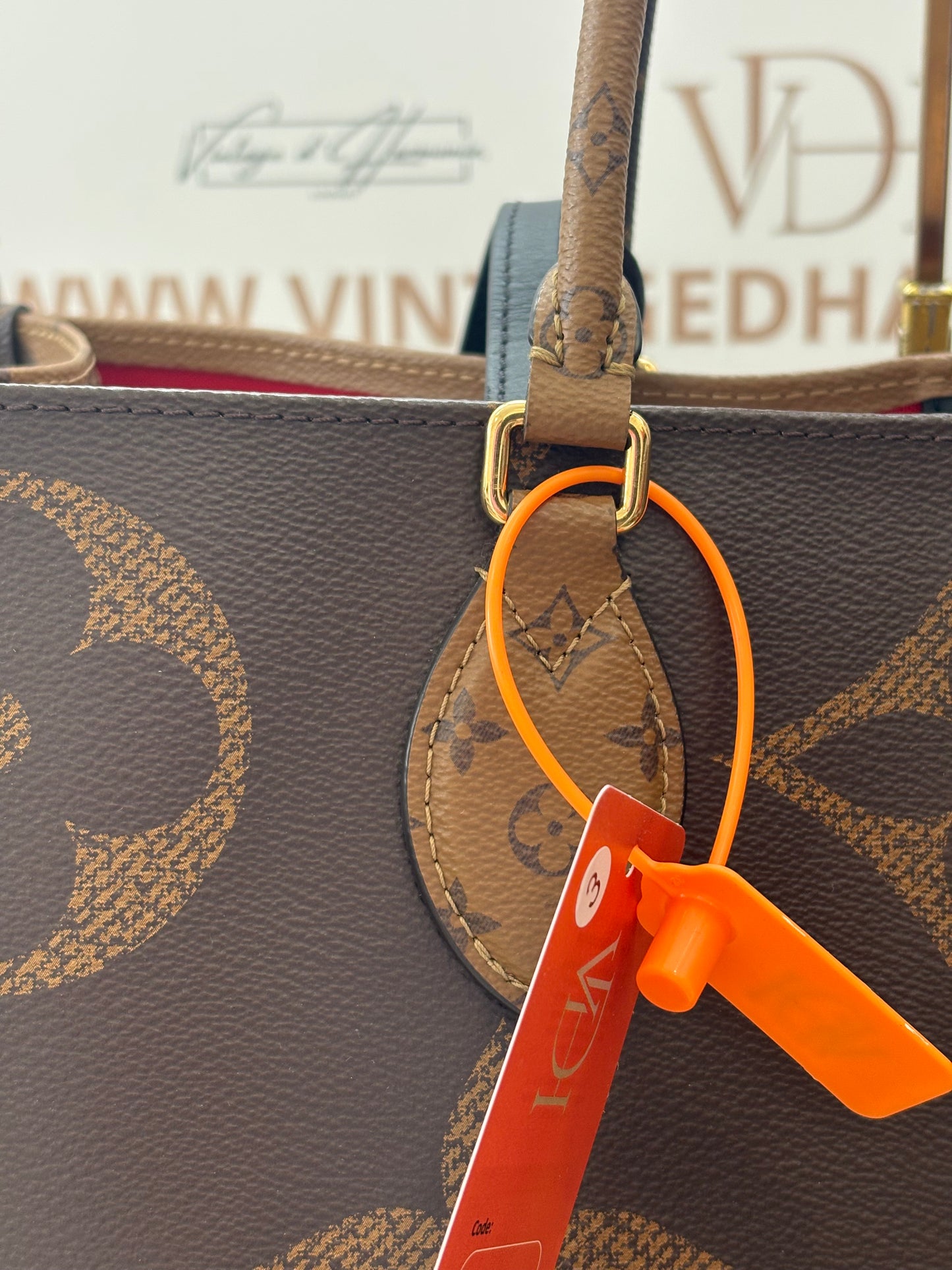 384259 - LV onthego