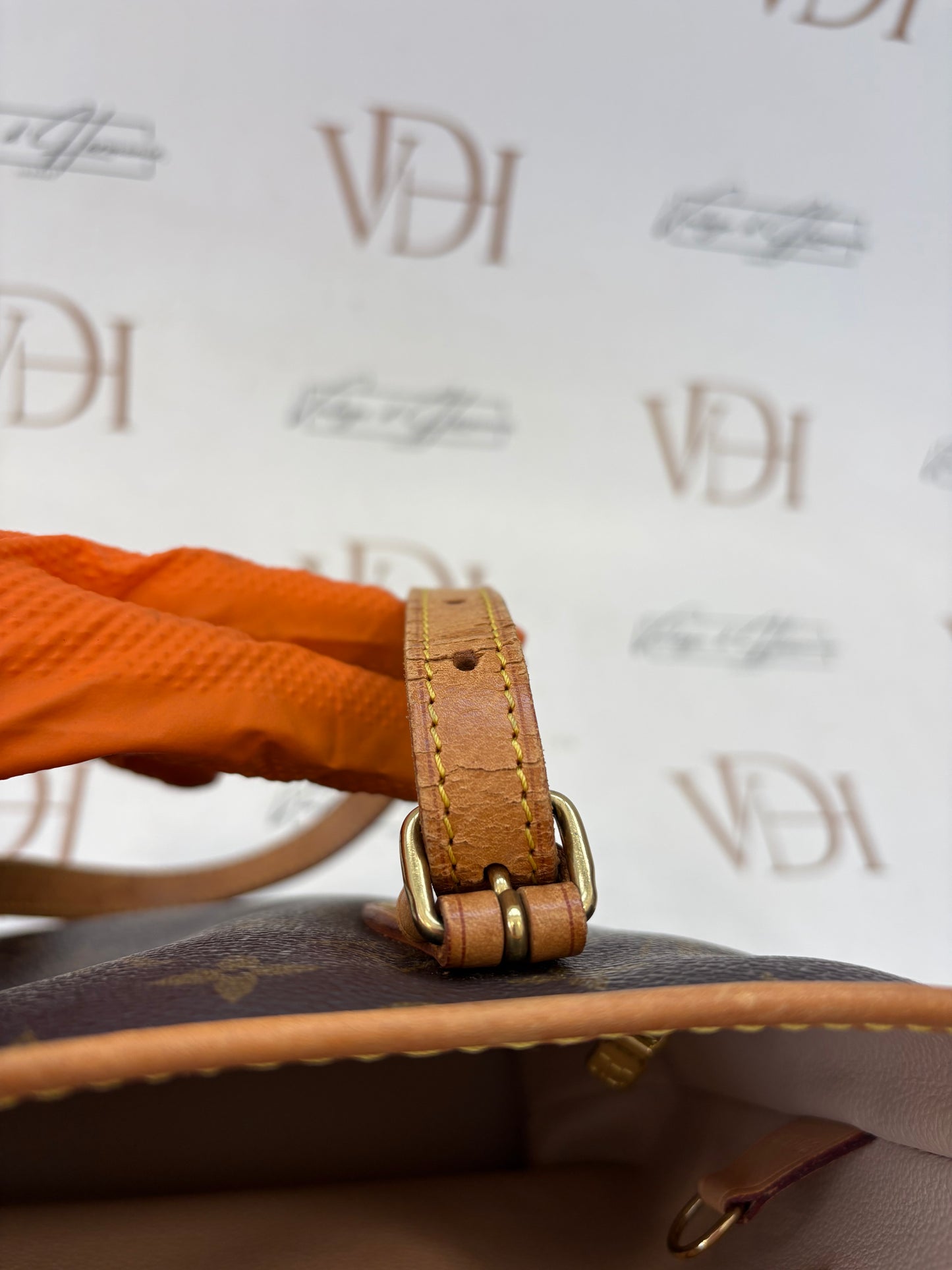 018189 - Louis Vuitton Bucket PM