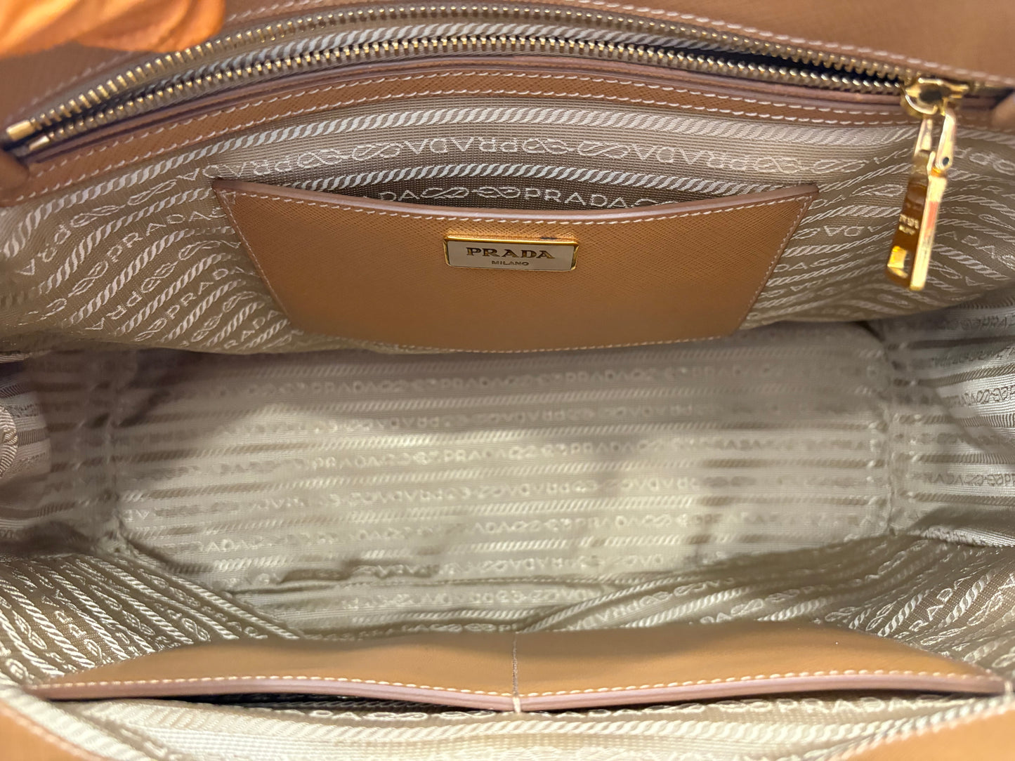 384302 - Prada Galleria