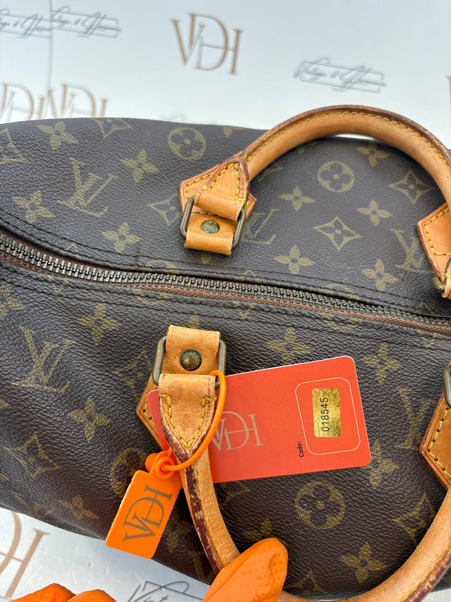 018545 - Louis Vuitton Speedy 35