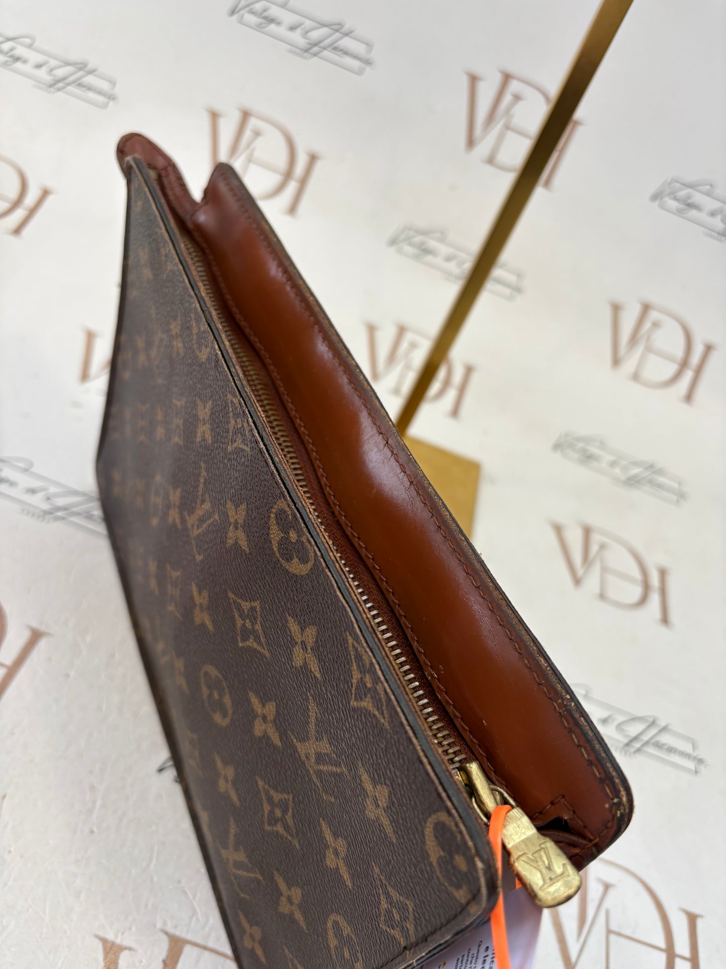 018390 - Louis Vuitton Pochette Homme