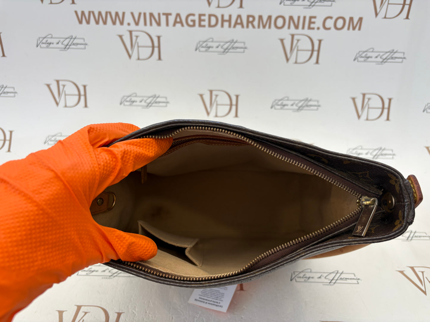 018147 - Louis Vuitton Looping