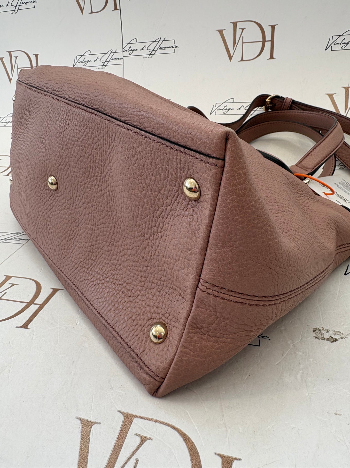 018101 - Gucci Black Leather S