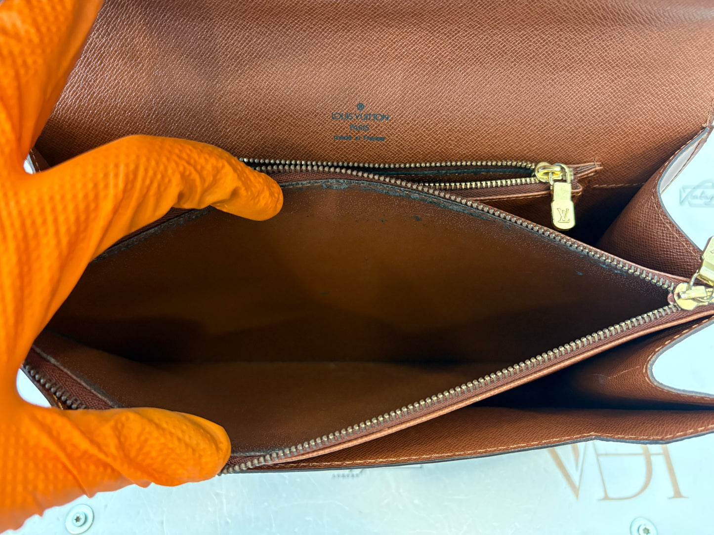 018220 - Louis Vuitton Concorde
