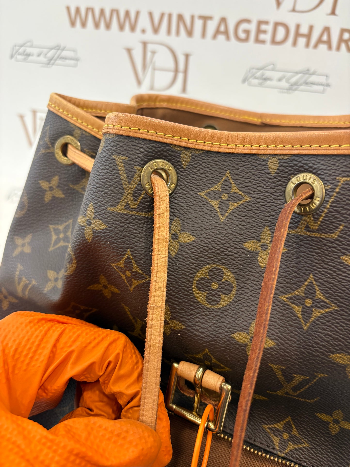 018531 - Louis Vuitton Montsouris MM