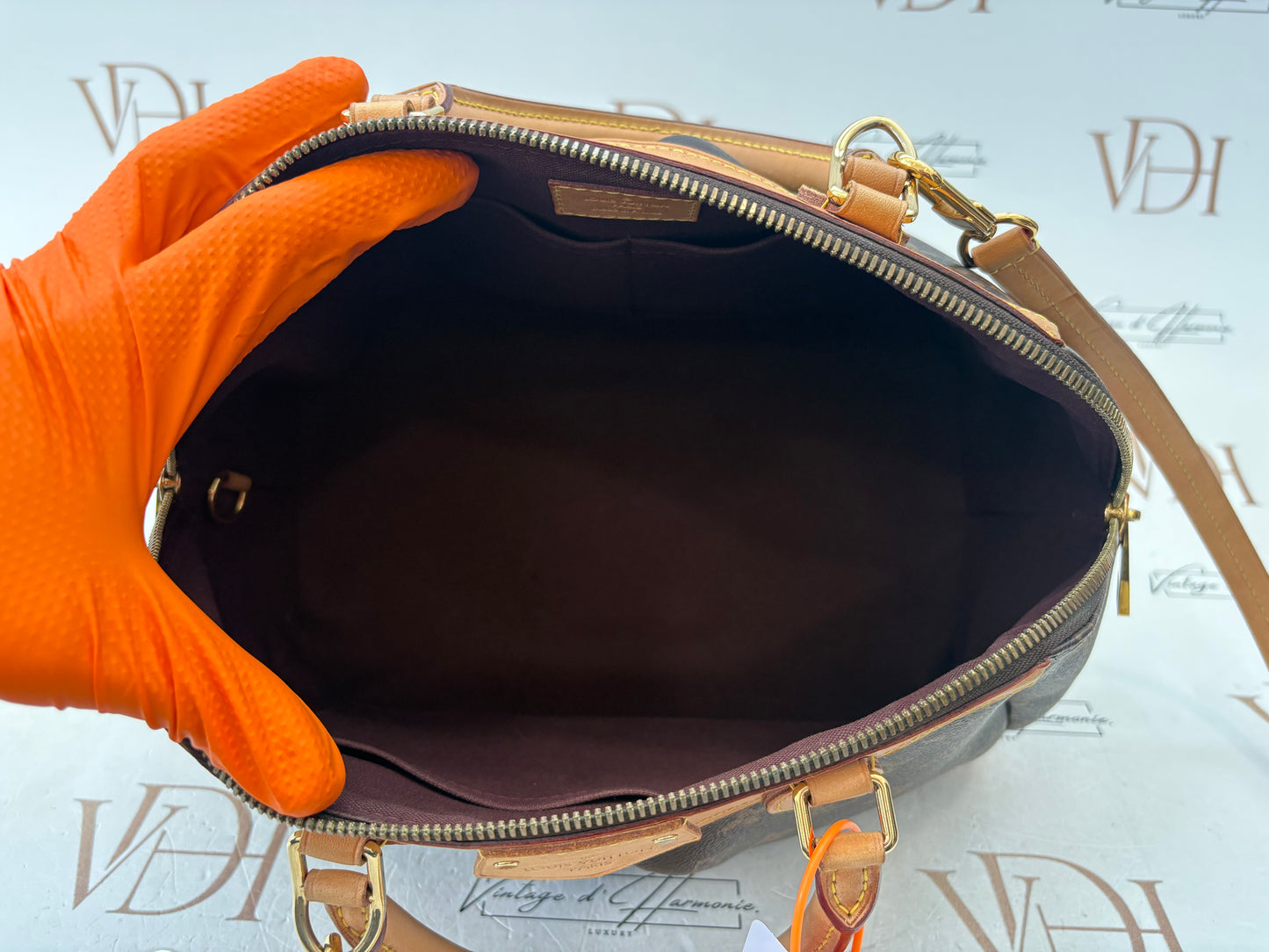 384180 - Louis Vuitton Segur