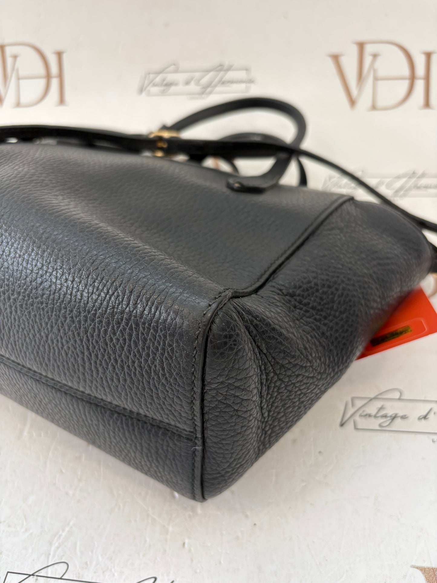 201588 - Gucci Black