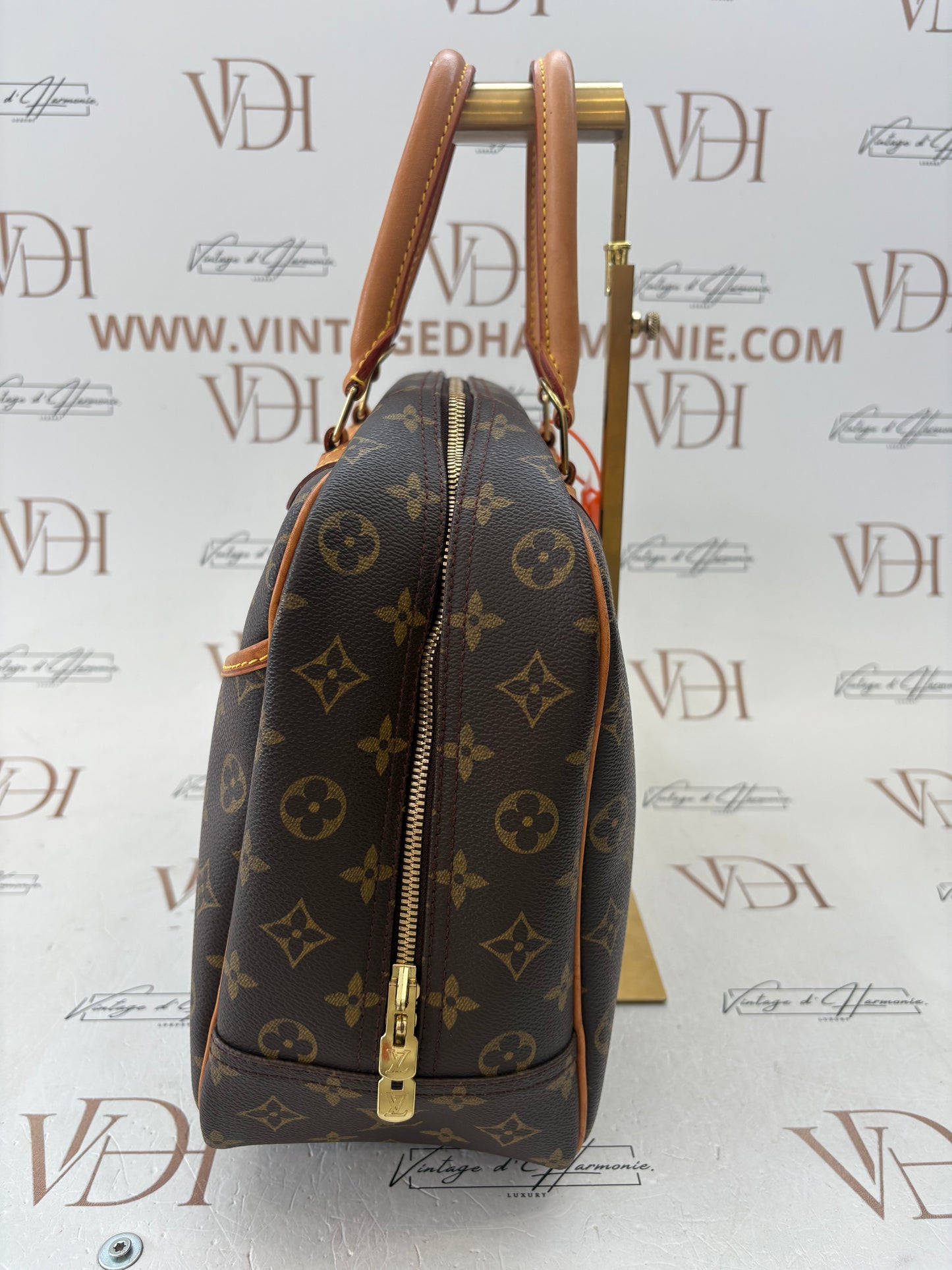 018748 - Louis Vuitton Deauville