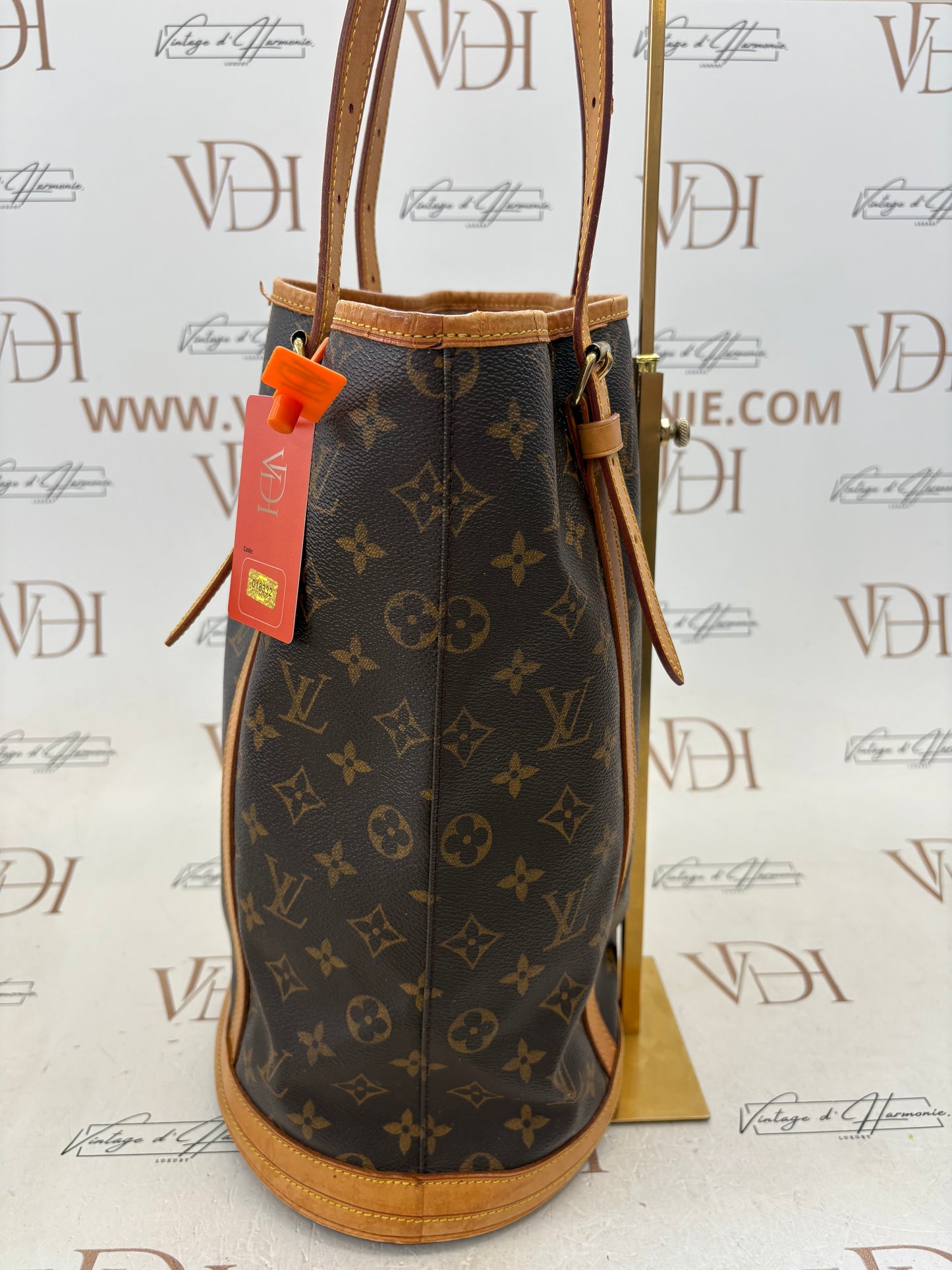 018332  - Louis Vuitton Bucket GM