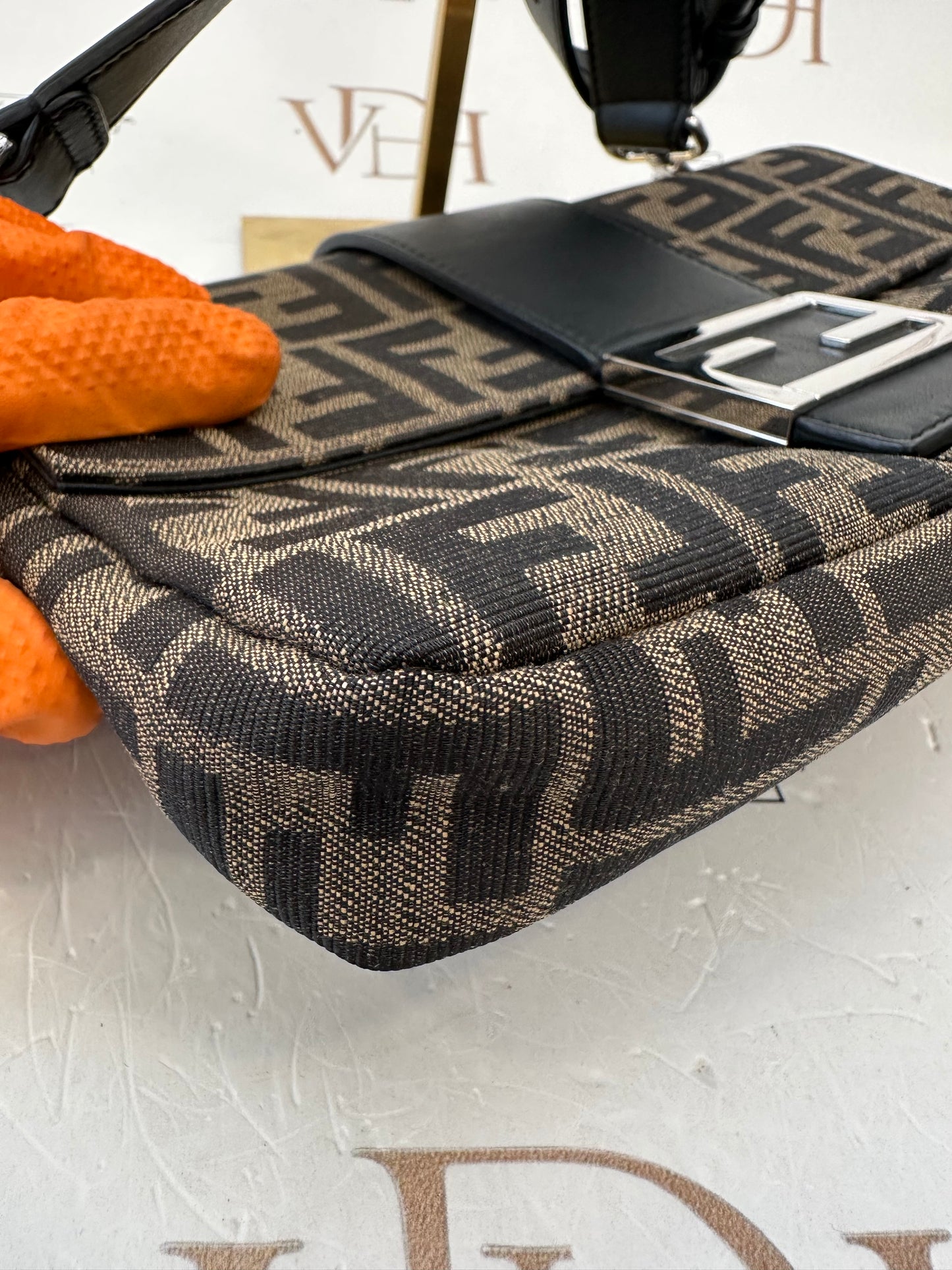 382668 - Fendi Baguette