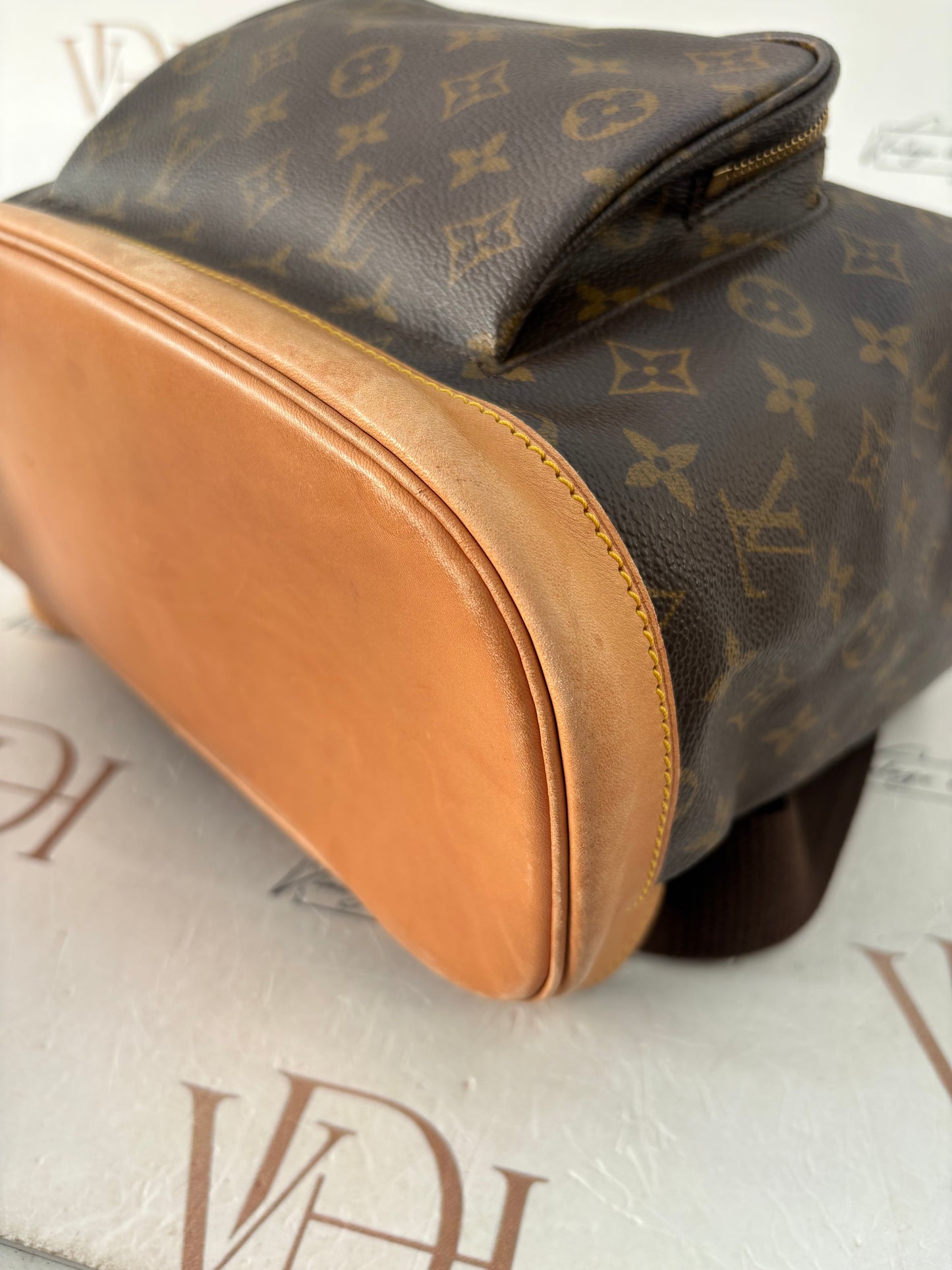 018842 - Louis Vuitton Montsouris GM