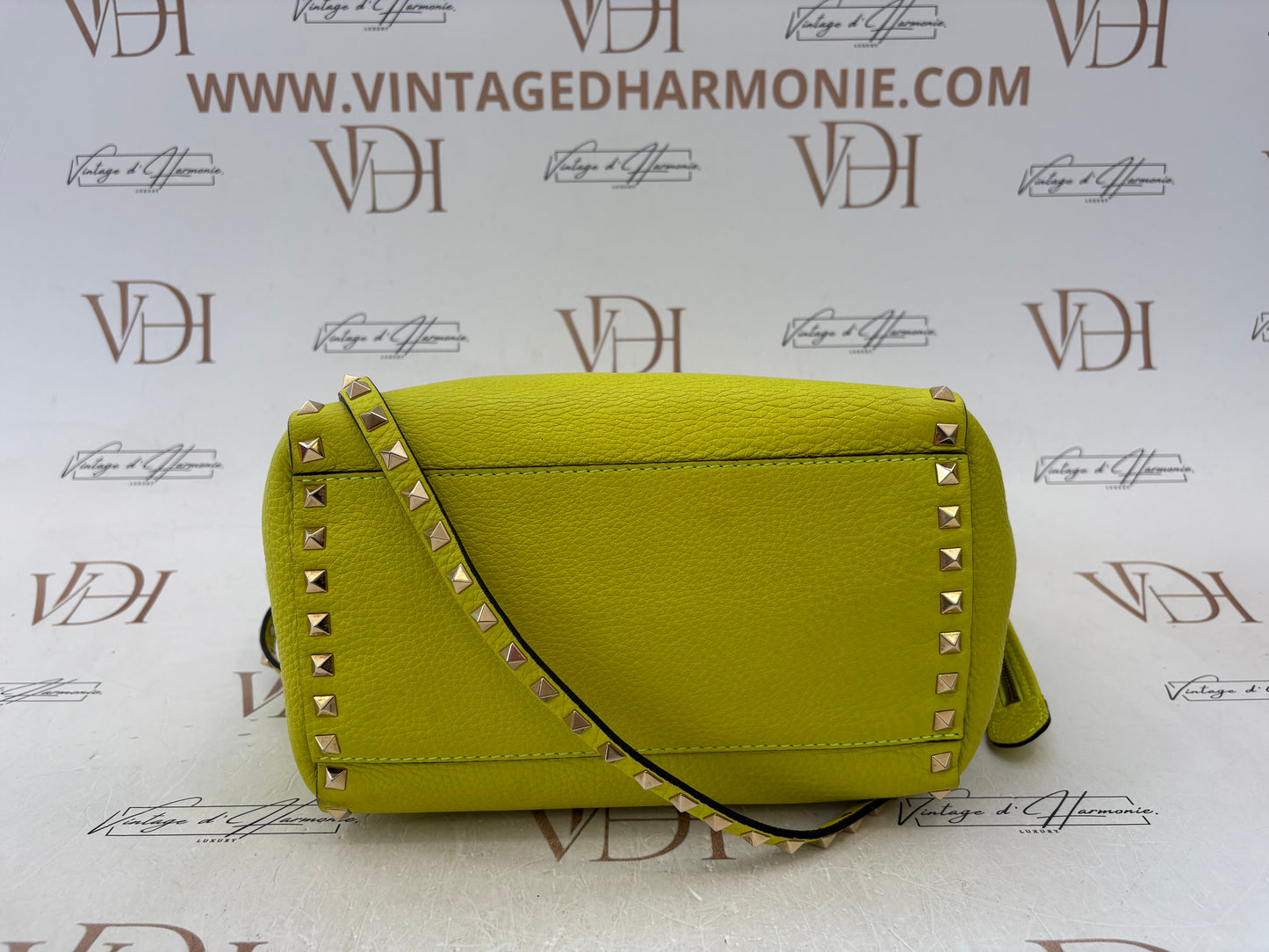 201119 - Valentino Rockstud