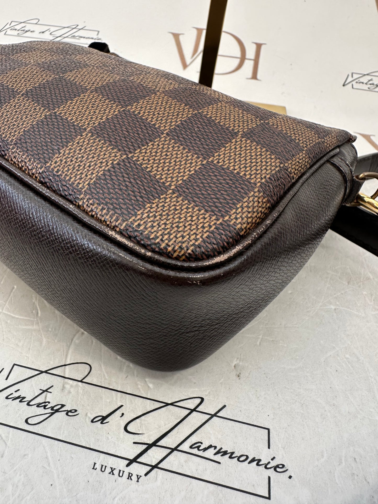 017849 - Louis Vuitton Damier Trousse Makeup