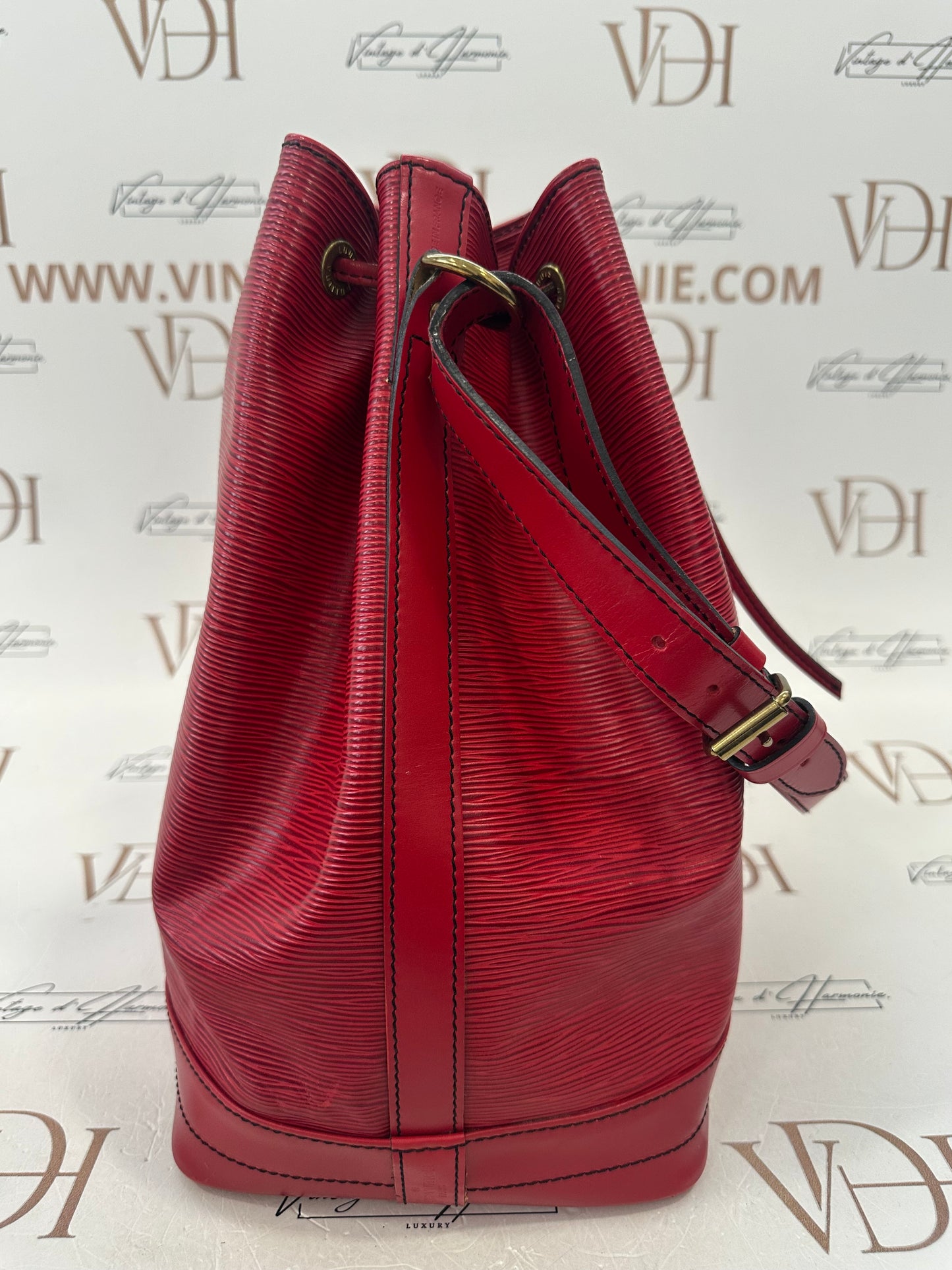 017924 - Louis Vuitton Red Epi