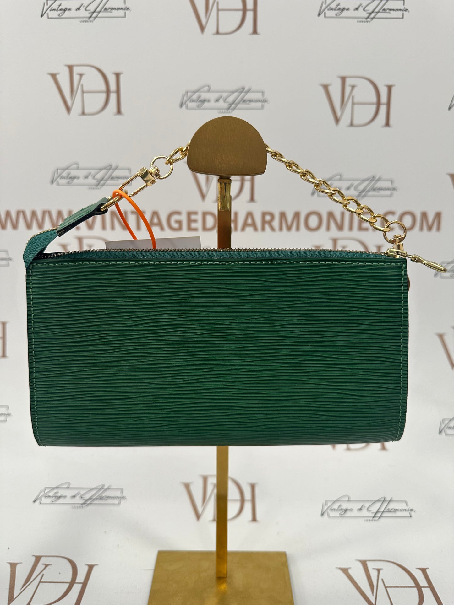 017928 - Louis Vuitton Green Pochette