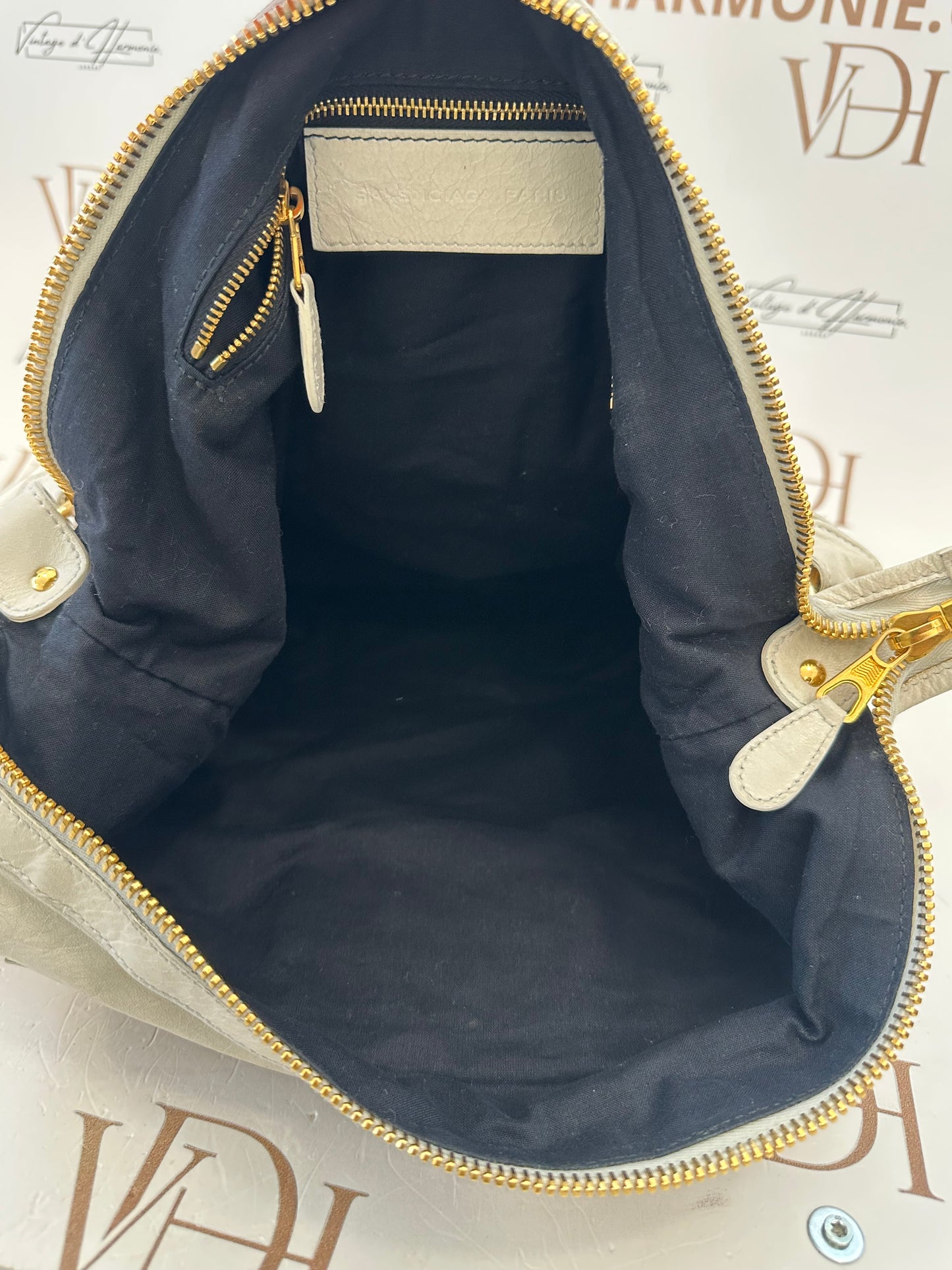 017790 - Balenciaga White Giant