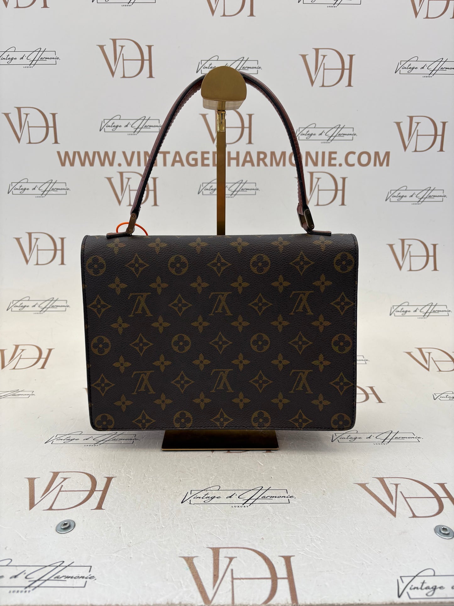 018099 - Louis Vuitton Concorde