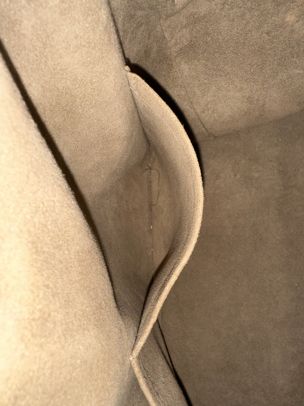 Louis Vuitton Courtney