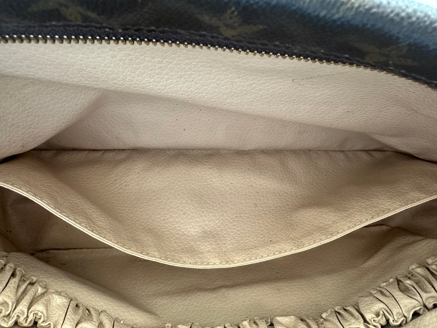 Louis Vuitton Trousse Toilette 28