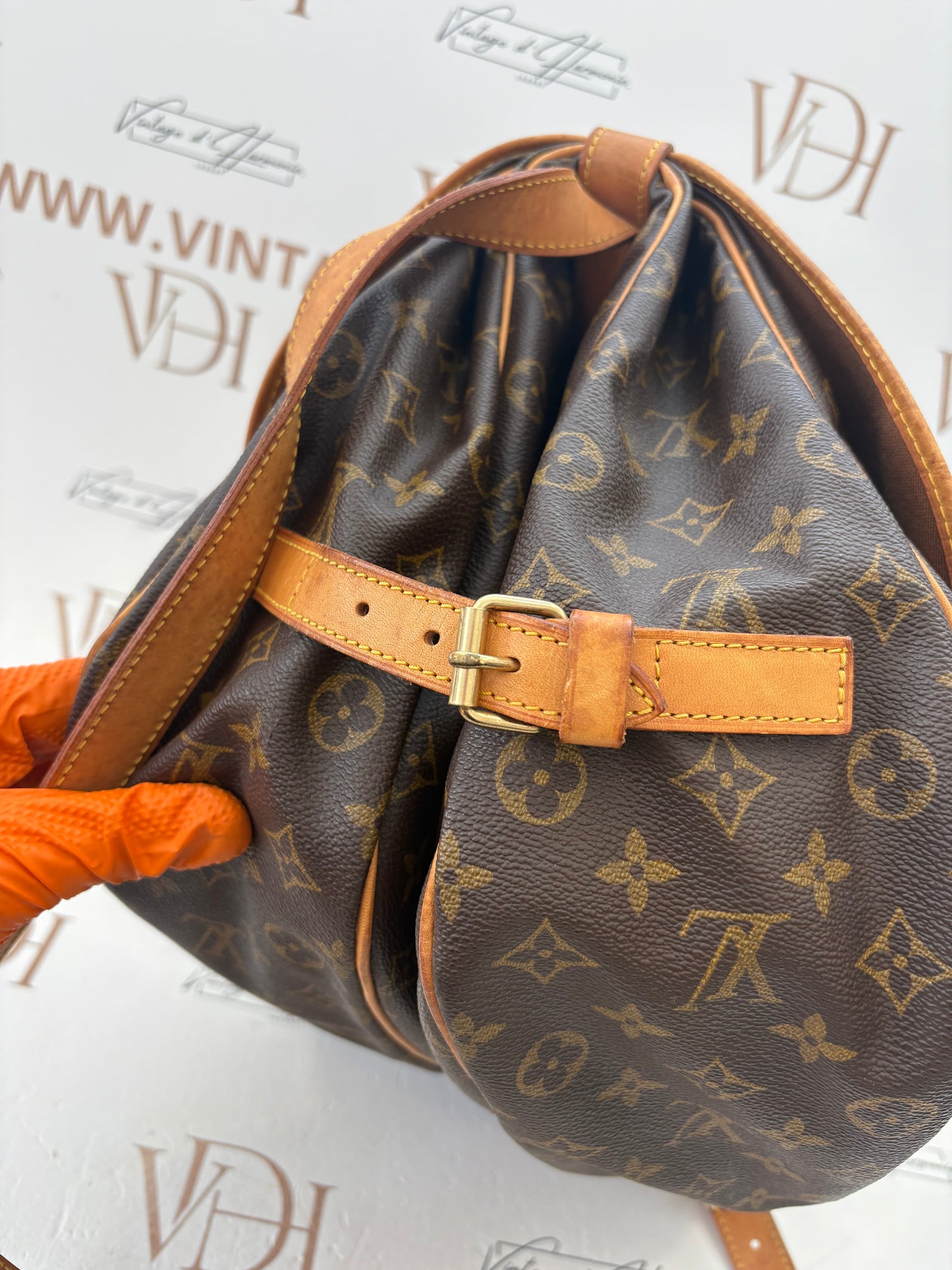 019002 - Louis Vuitton Saumur 35