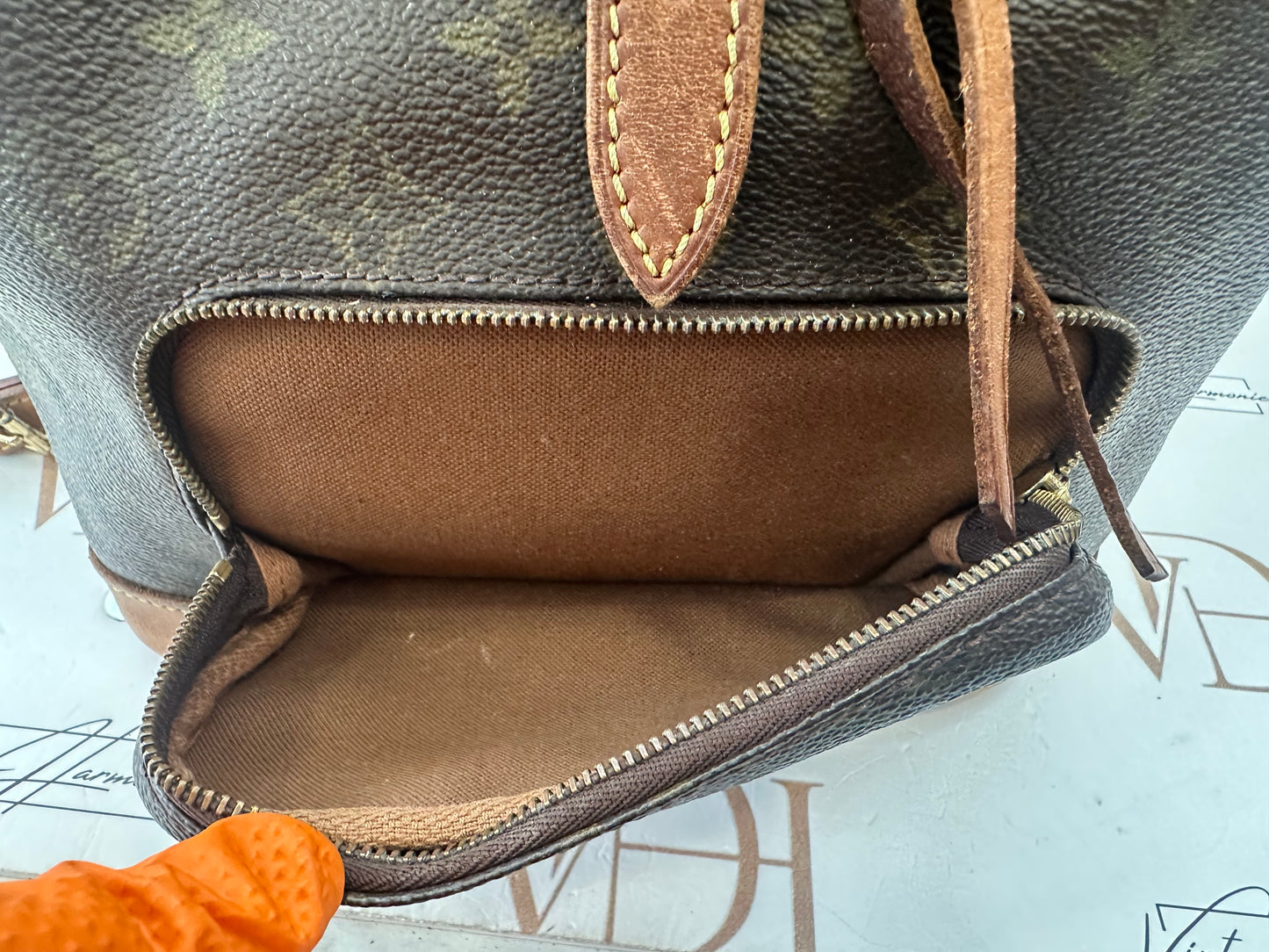 017858 - Louis Vuitton Montsouris MM