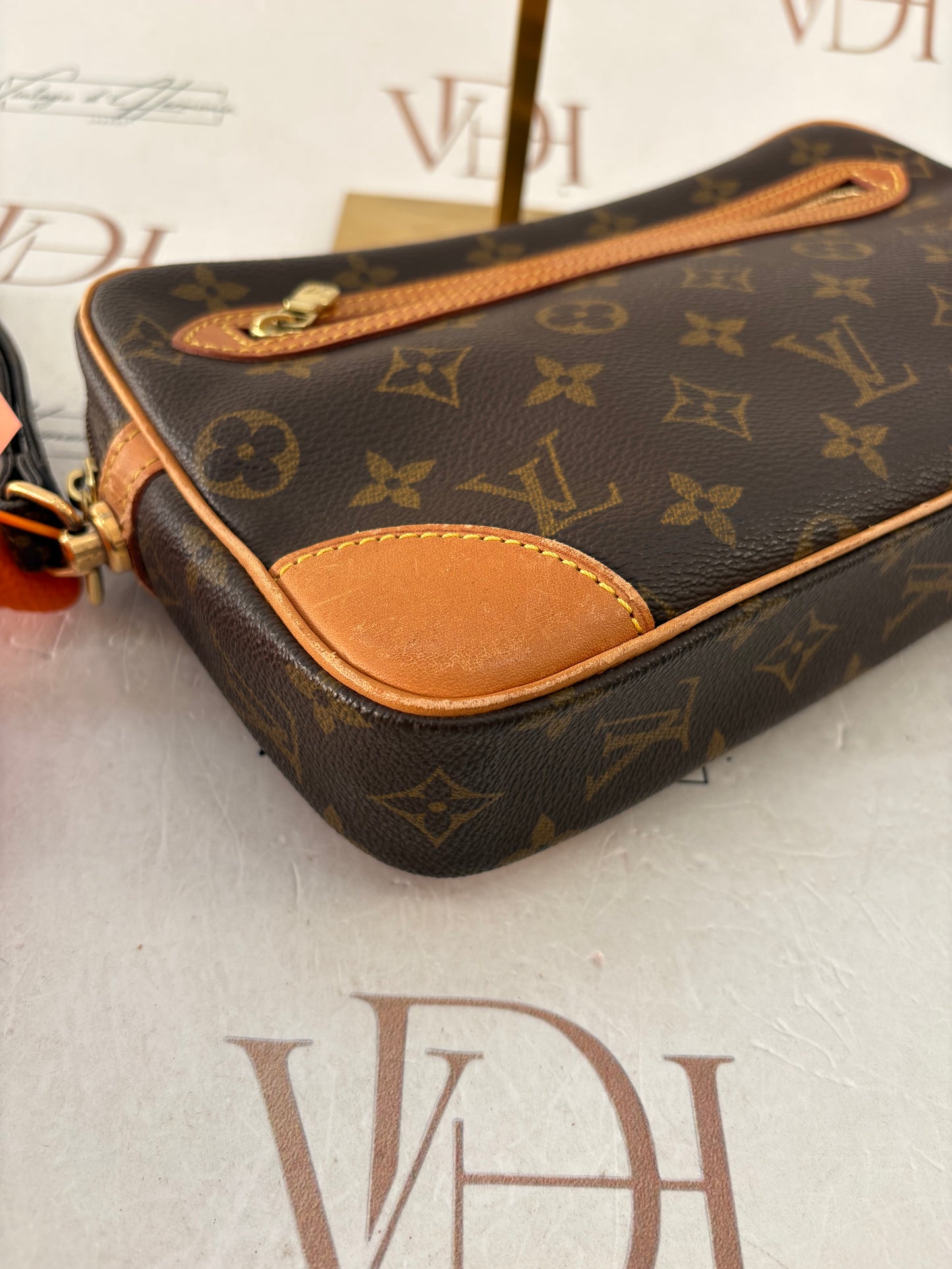 018939 - Louis Vuitton Dragonne GM
