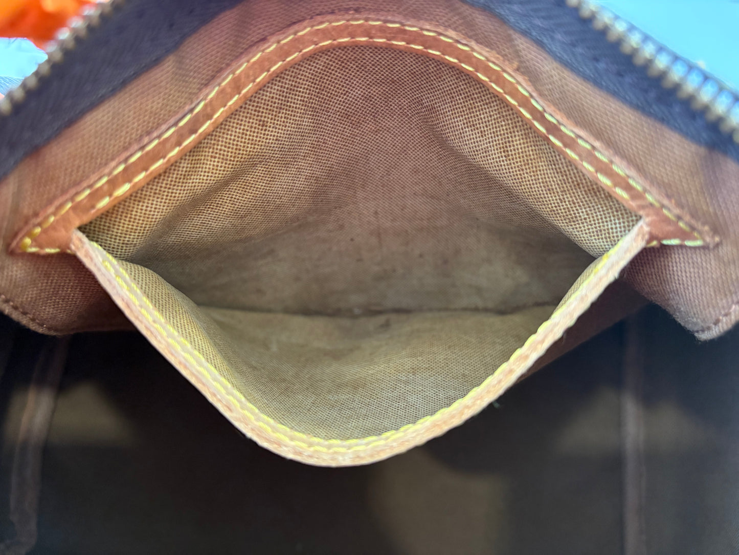 018249 - Louis Vuitton Speedy 25