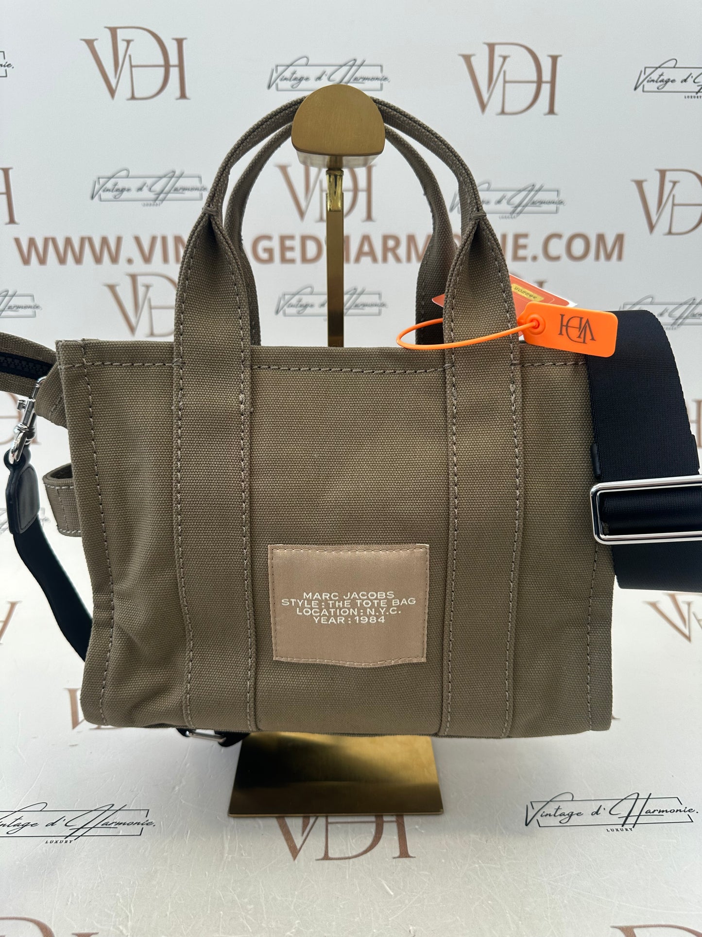 382206 - Marc Jacobs Traveler