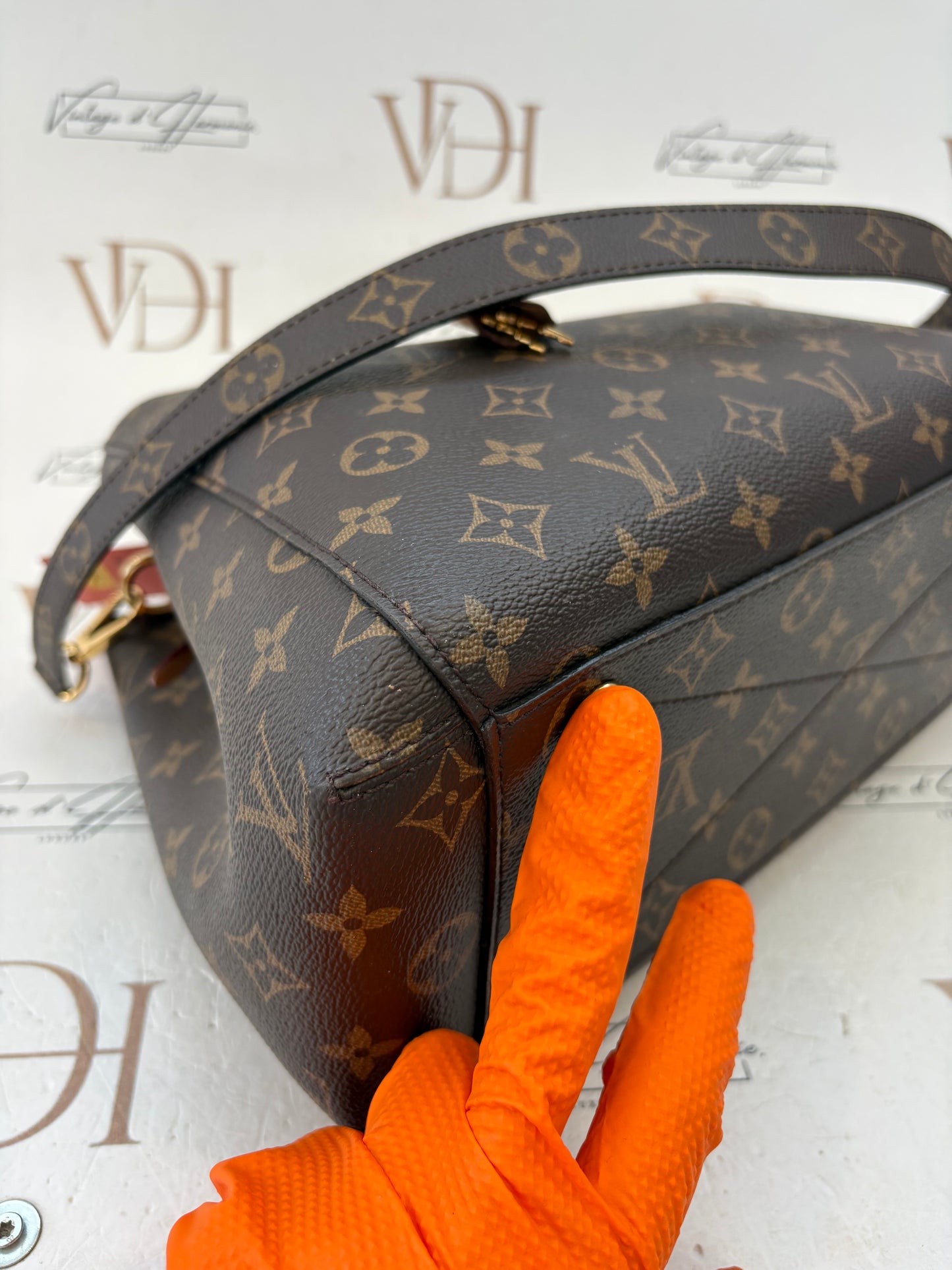 018231 - Louis Vuitton Montaigne