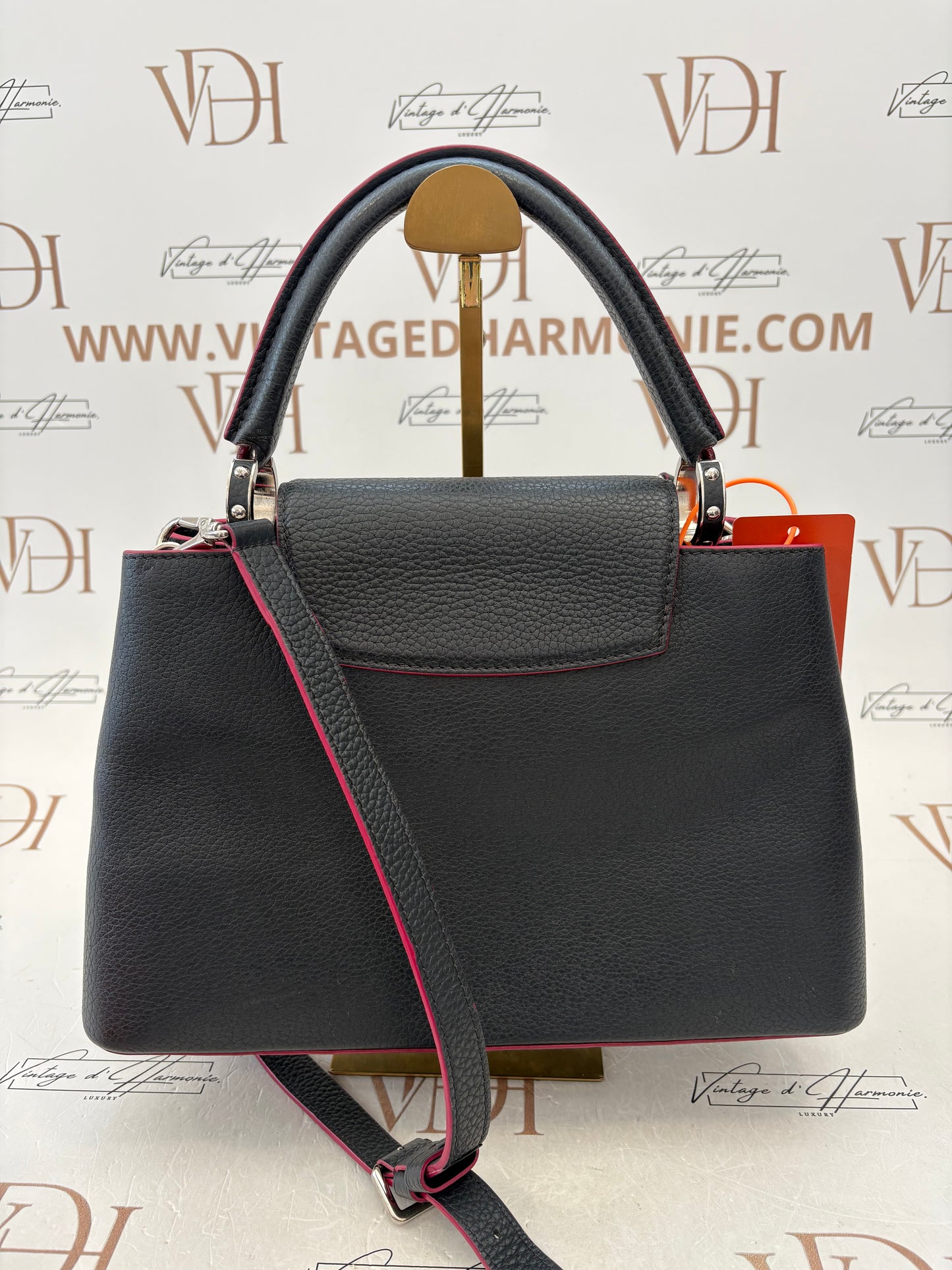 383111 - Louis Vuitton Capucines