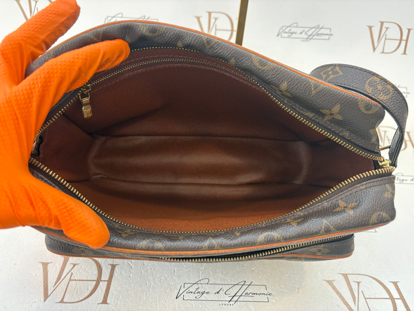 018525 - Louis Vuitton Nile