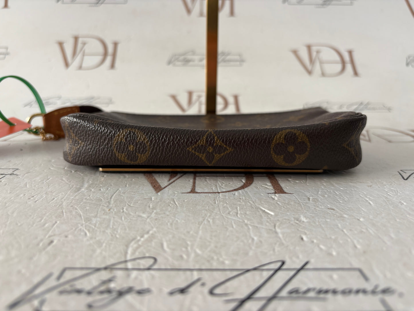 017115 - Louis Vuitton Bucket Attached