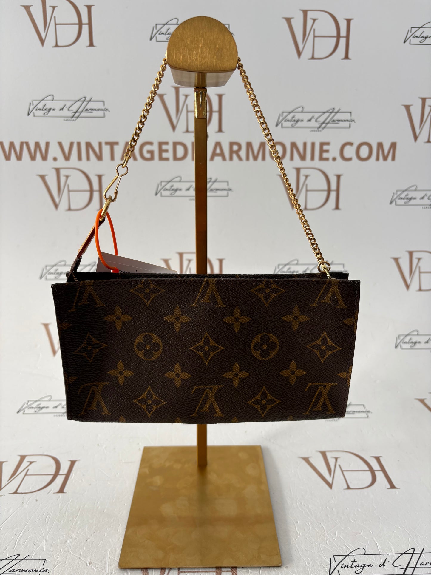 018171 - Louis Vuitton Pochette Bucket PM