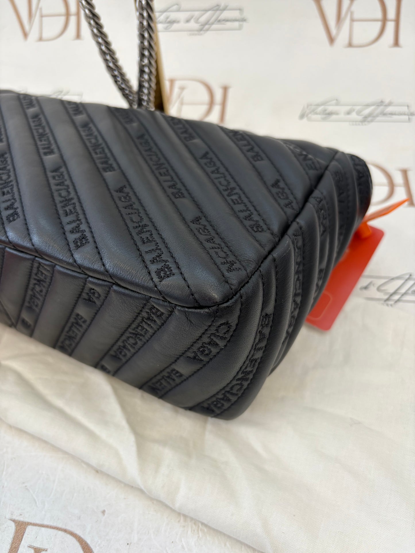 018562 - Balenciaga Black BB Round Chain