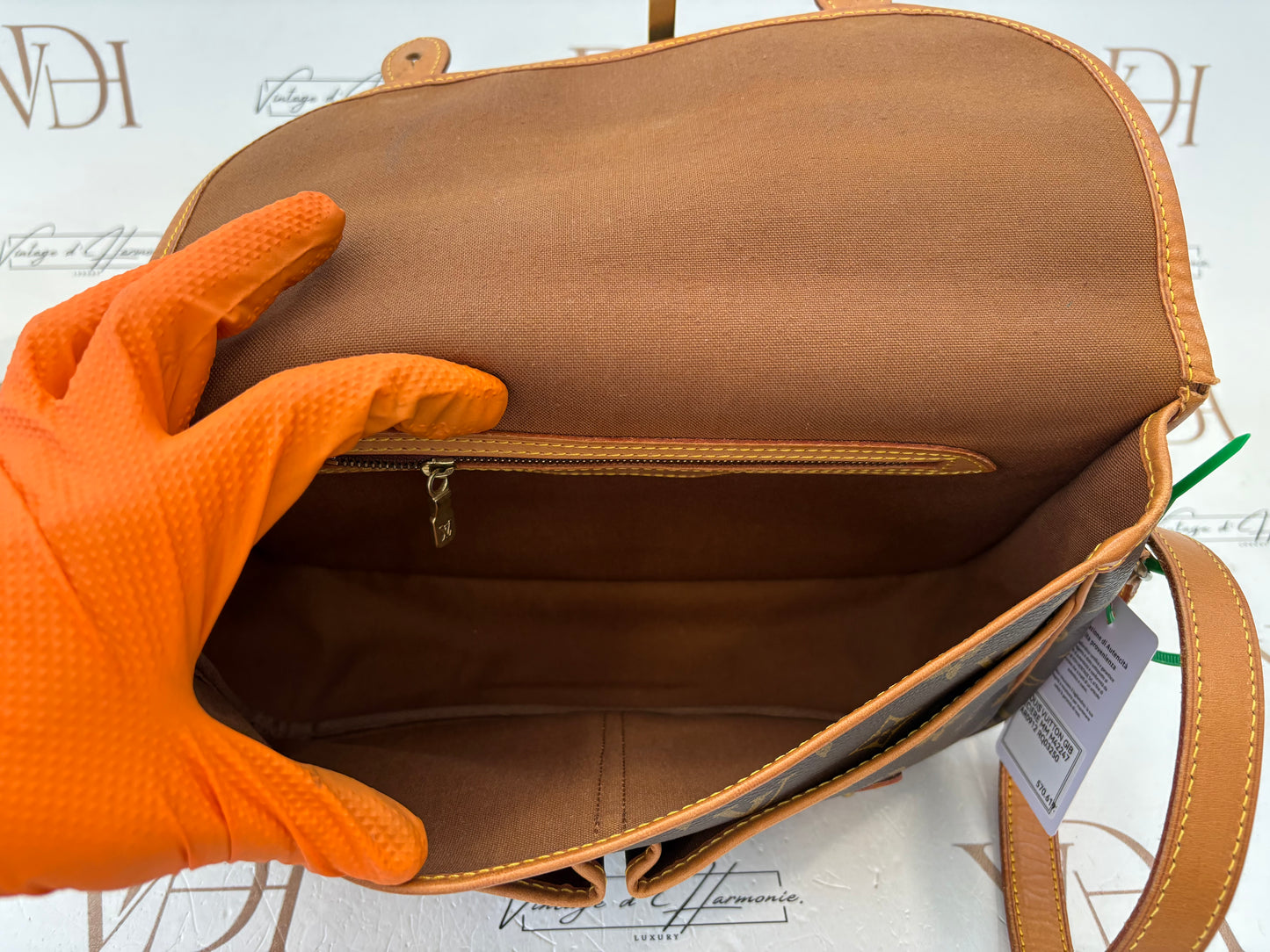 017154 - Louis Vuitton Gibeciere MM
