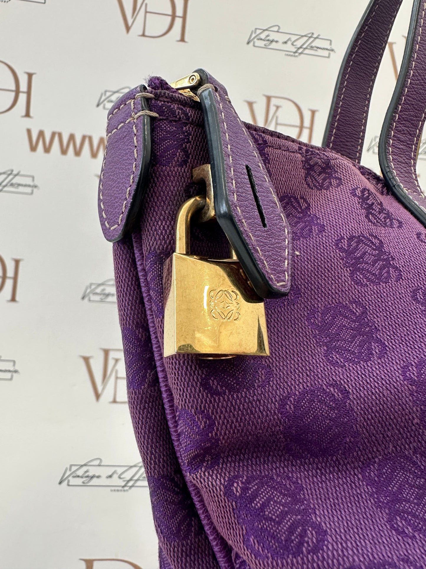 382386 - Loewe