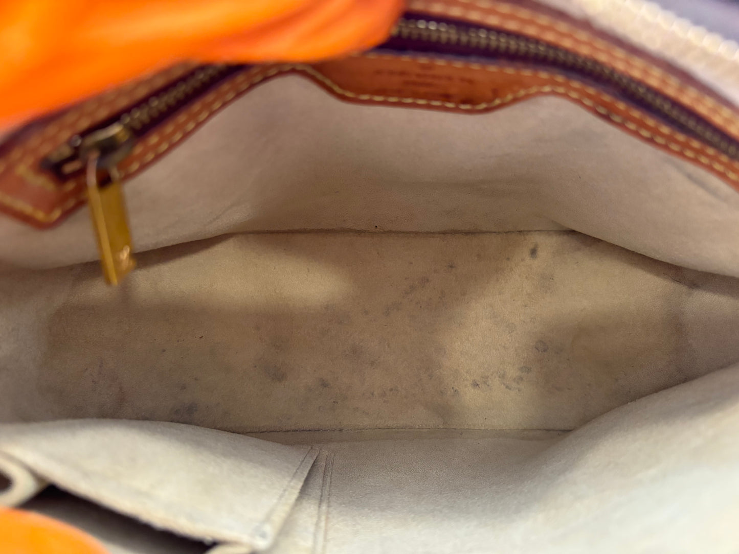 018130 - Louis Vuitton Looping MM