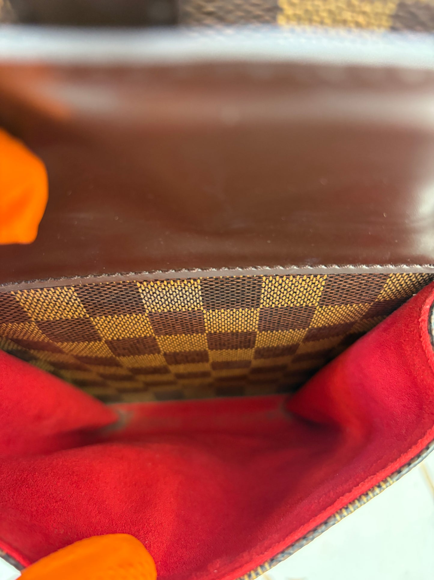 018260 - Louis Vuitton Uzes