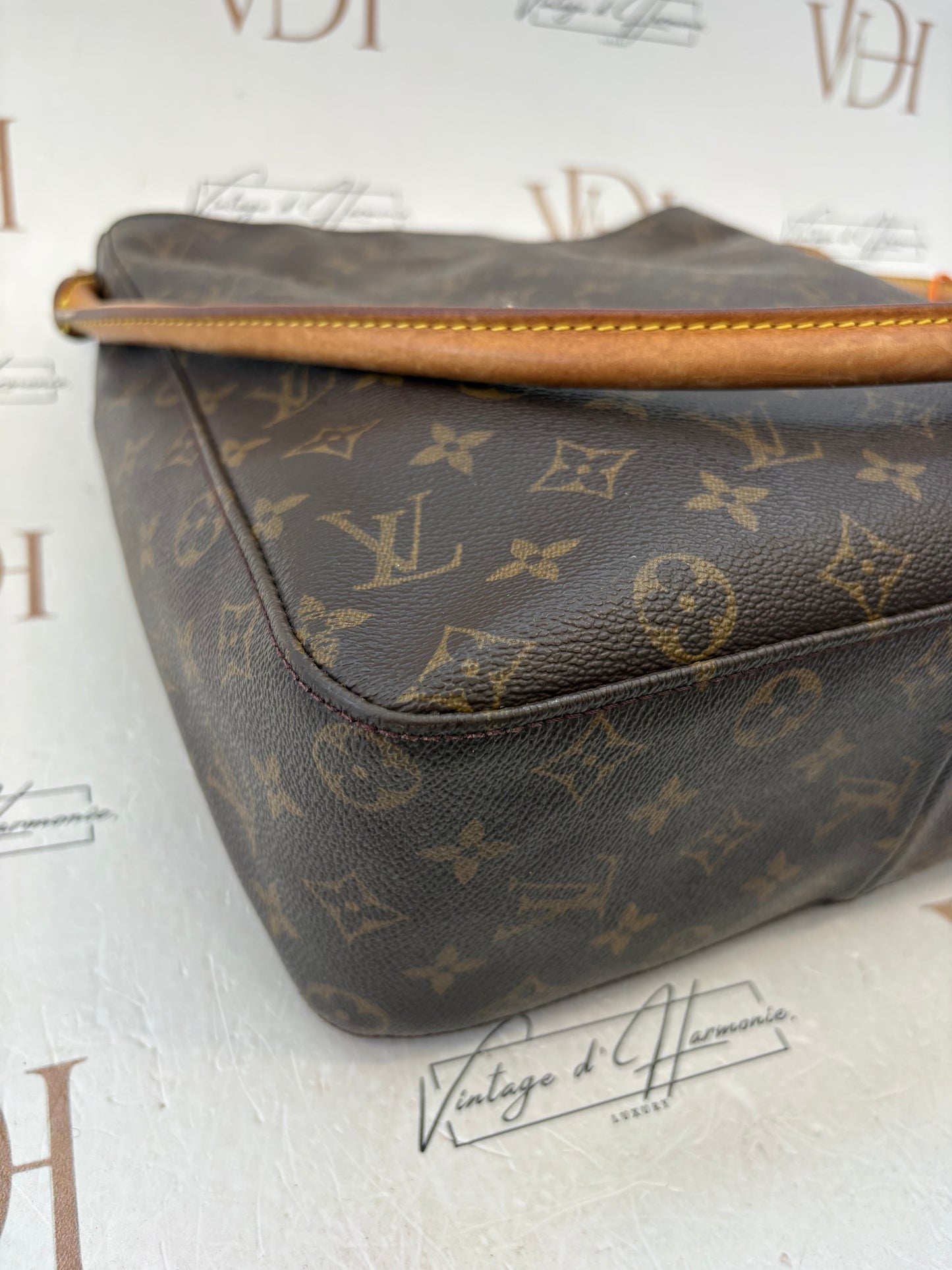018942 - Louis Vuitton Looping GM