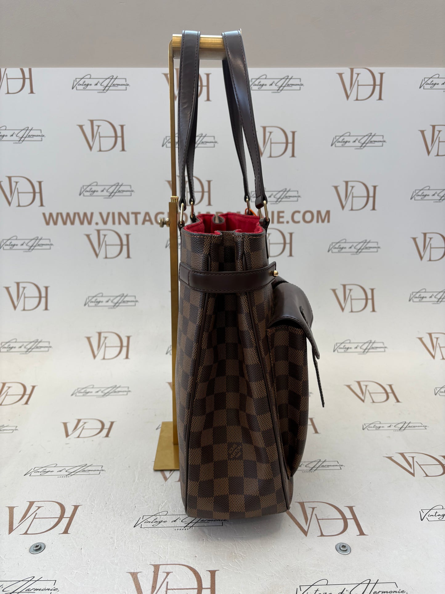 018260 - Louis Vuitton Uzes