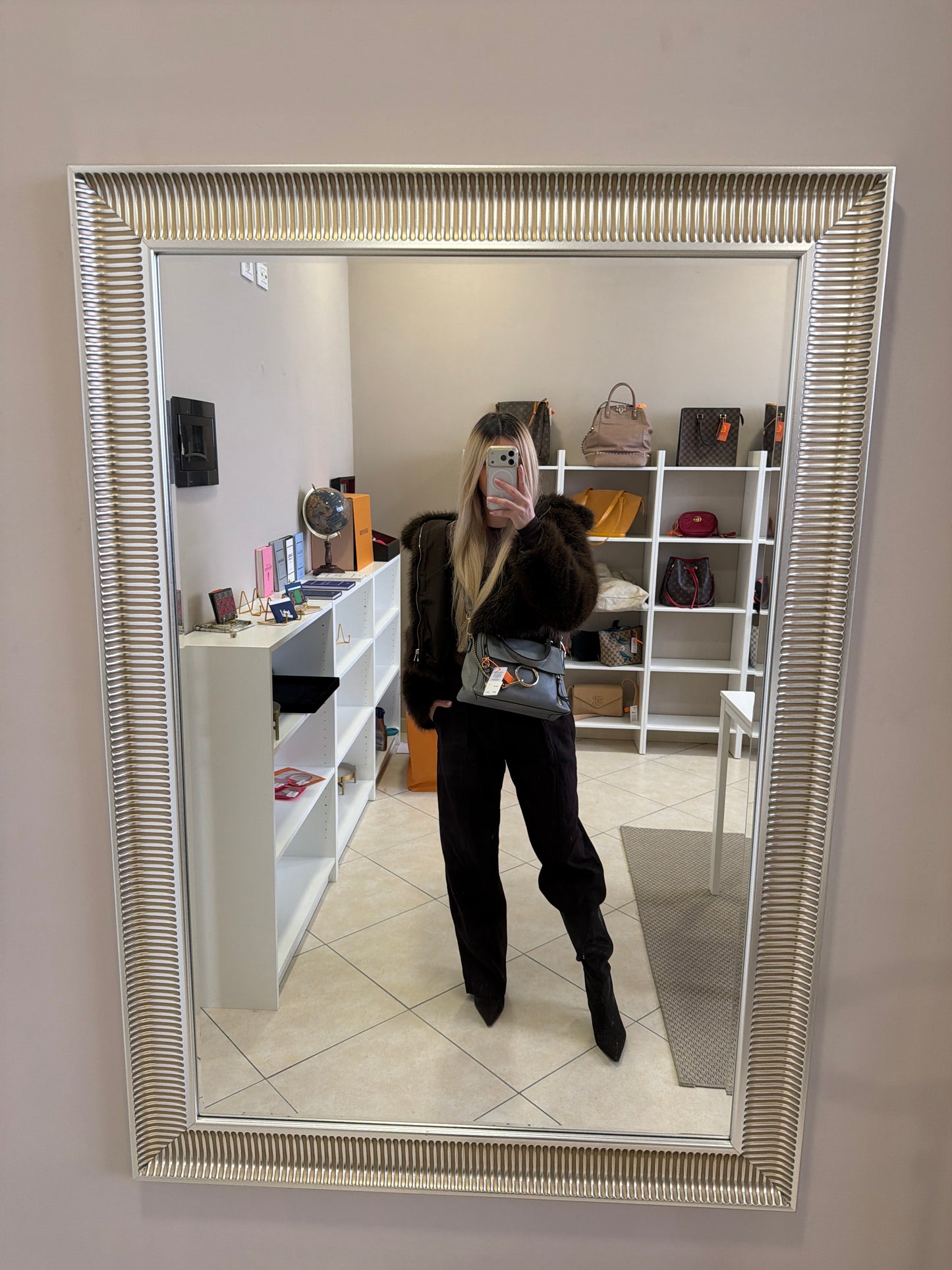 382383 - Chloe Fay