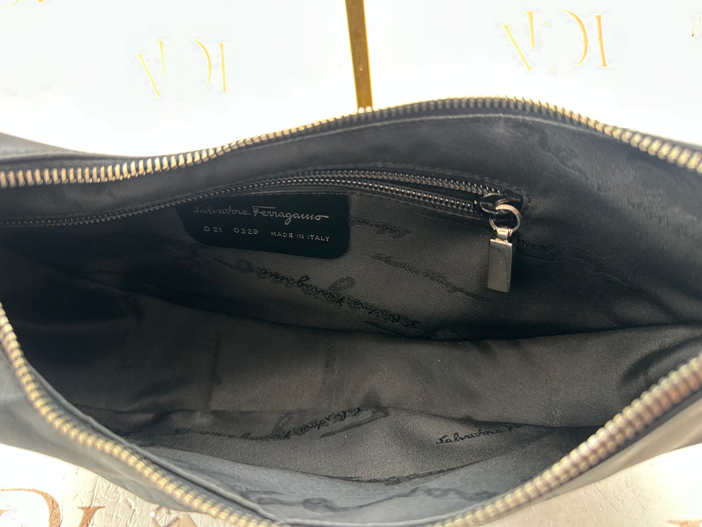 018086 - Salvatore Ferragamo Black