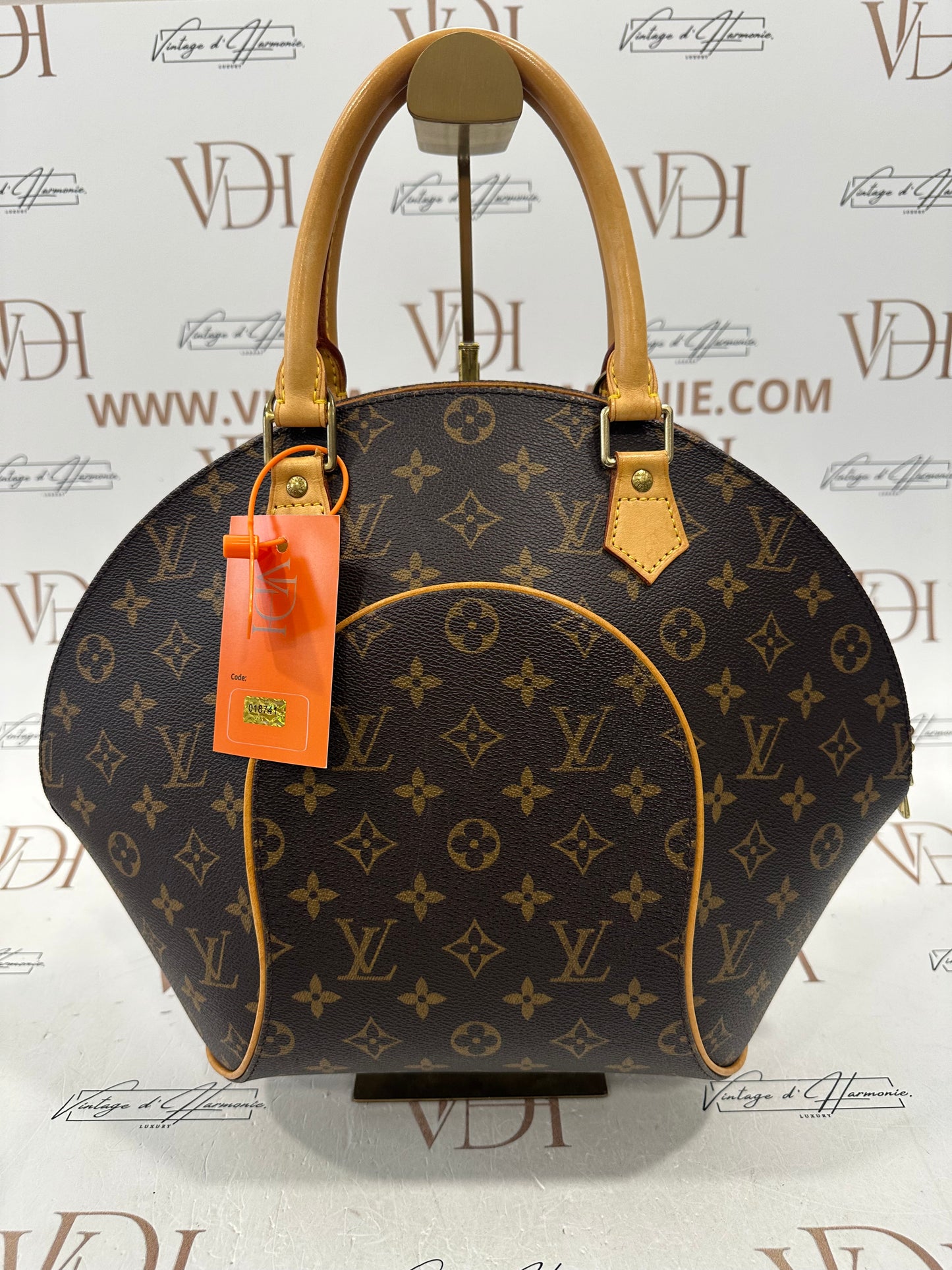 018741 - Louis Vuitton Ellipse MM