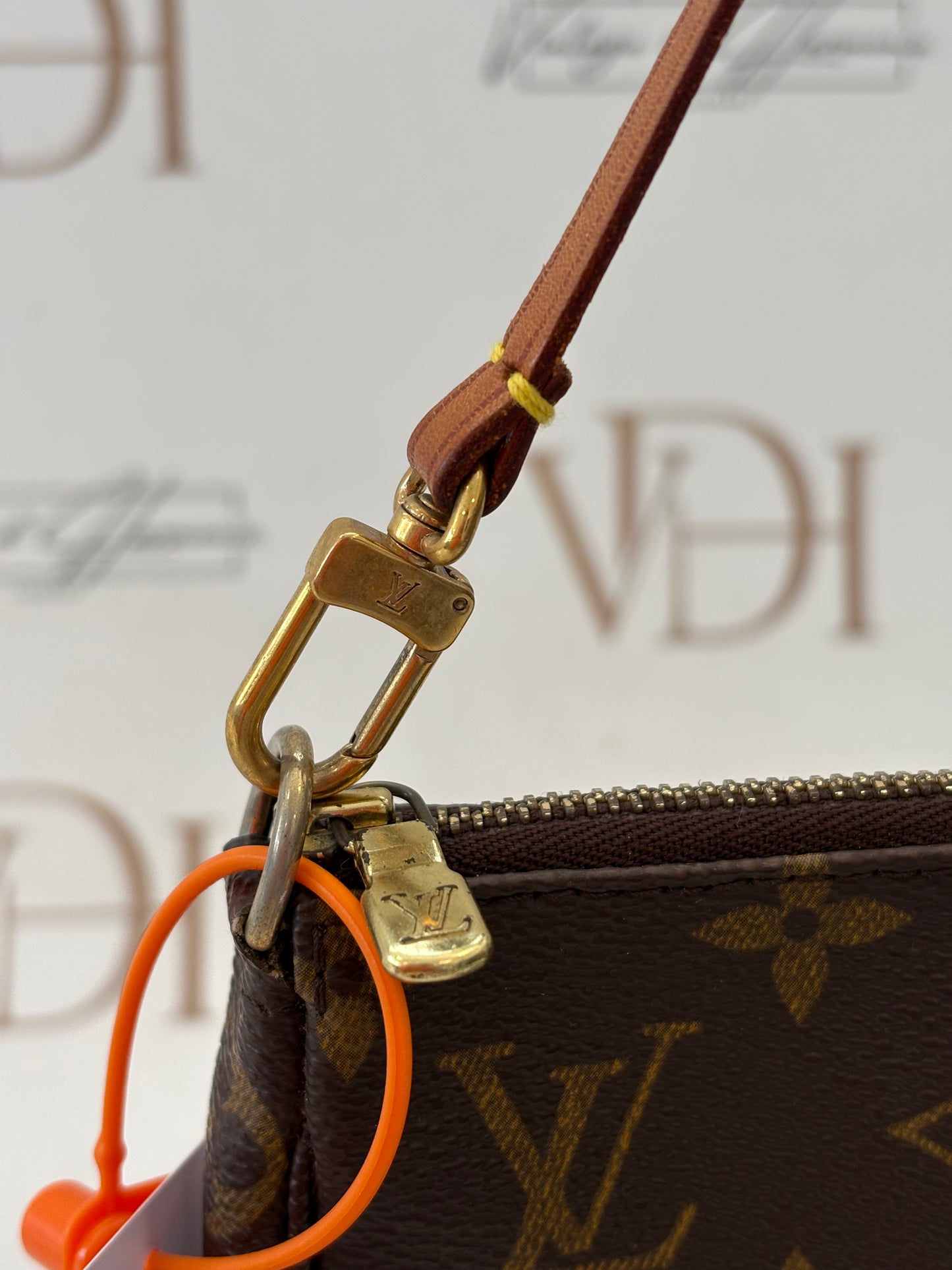 018381 - Louis Vuitton Pochette Accessoires