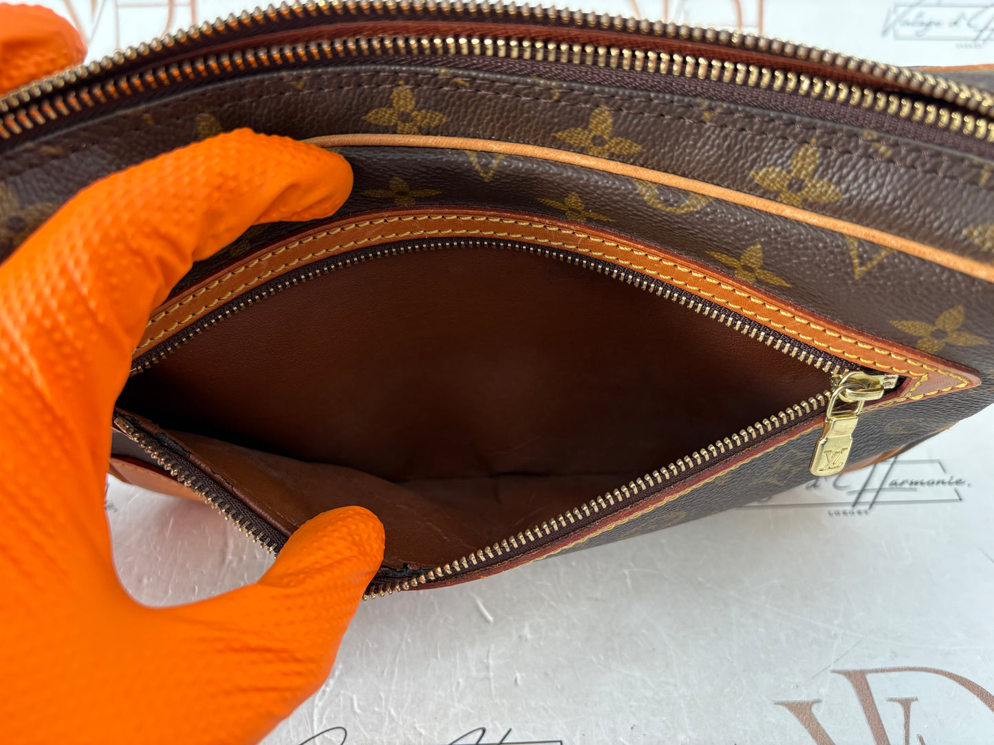 018939 - Louis Vuitton Dragonne GM